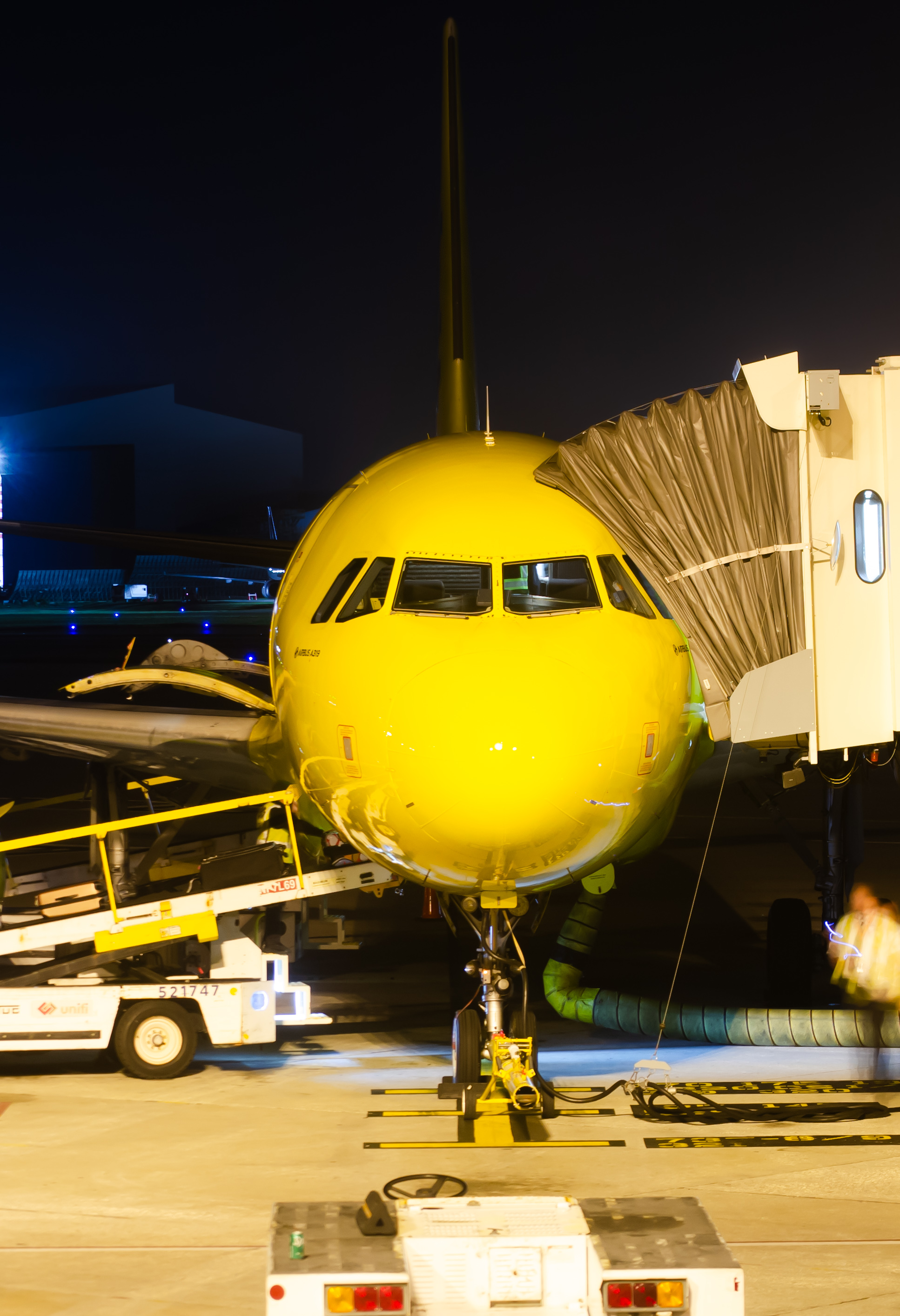 Full size: Spirit Airlines Airbus A319 N523NK at Tampa International Airport