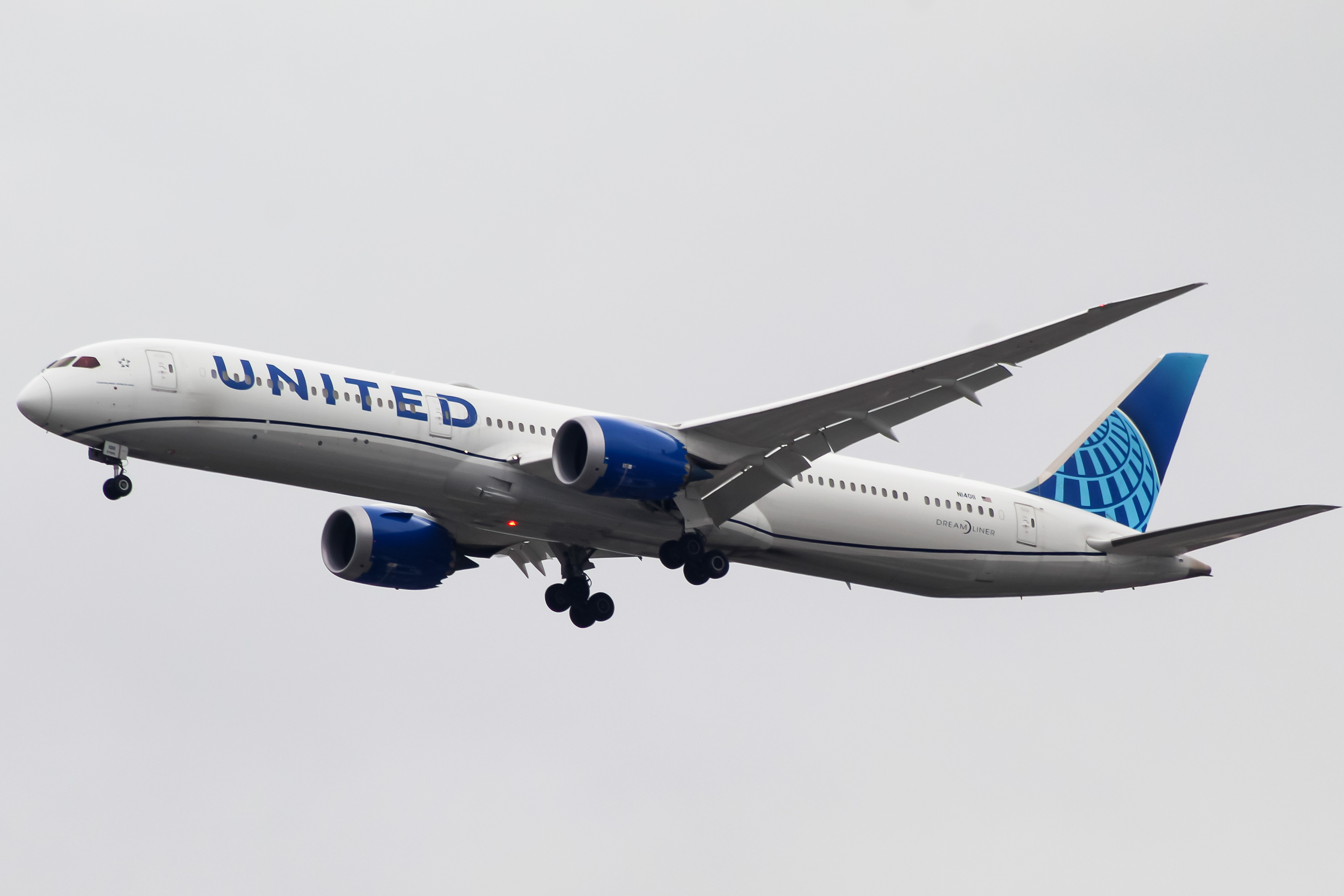 Full size: United Airlines Boeing 787-10 N14011 at Washington Dulles International Airport