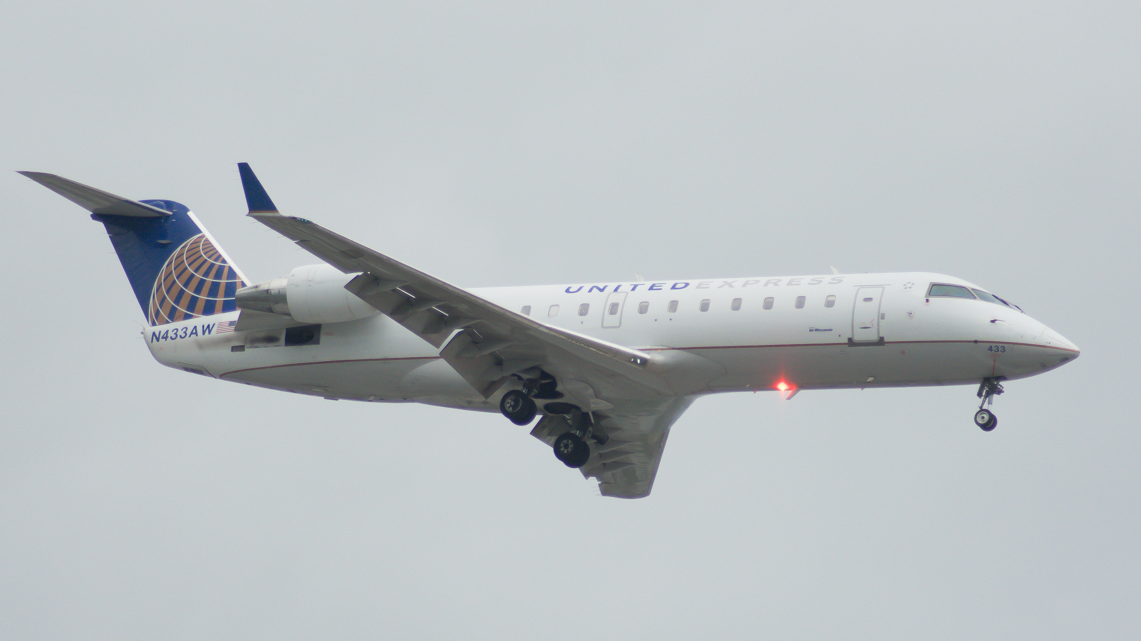 Full size: United Express Mitsubishi CRJ-200 N433AW at Chicago O'Hare International Airport