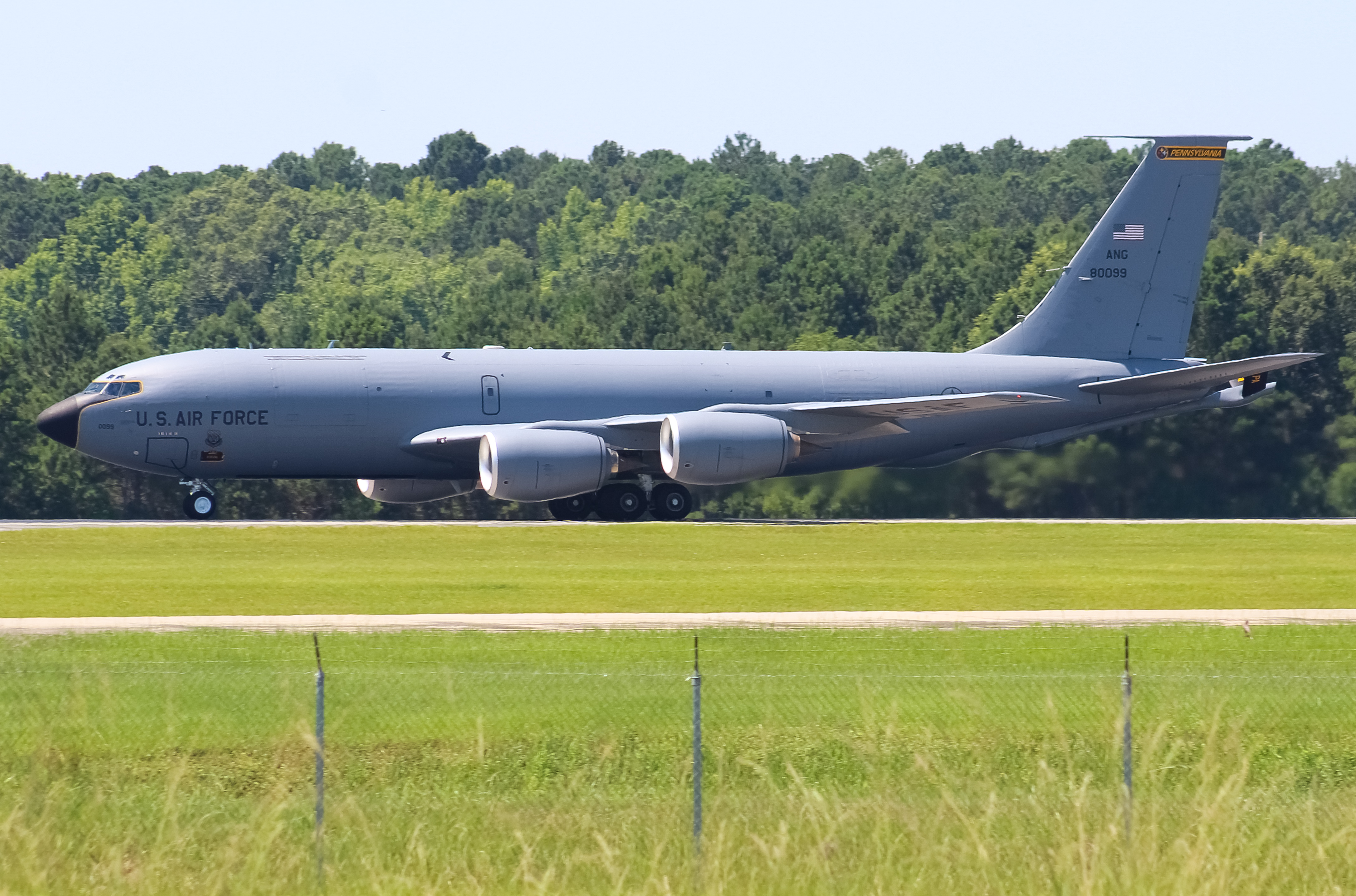 Full size: USAF - United States Air Force Boeing KC-135 Stratotanker 580099 at Savannah/Hilton Head International Airport