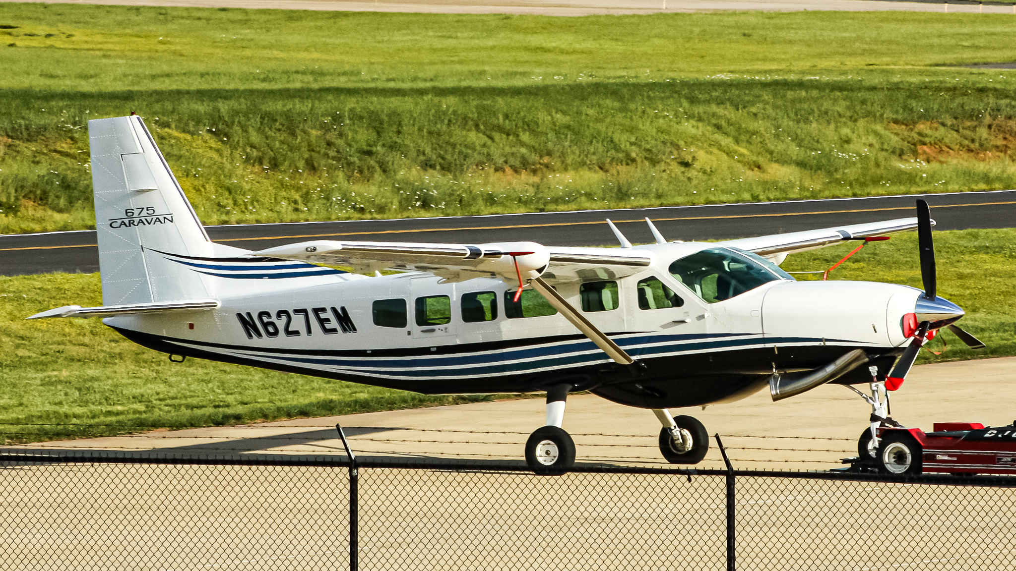 Full size: PRIVATE Cessna 208 Caravan N627EM at Washington Dulles International Airport