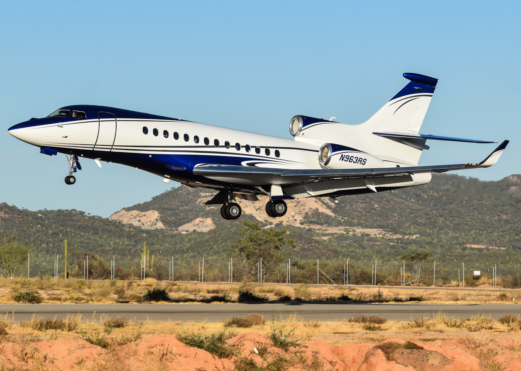 Full size: PRIVATE Dassault Falcon 7X N963RS at Aeropuerto de Cabo San Lucas Internacional