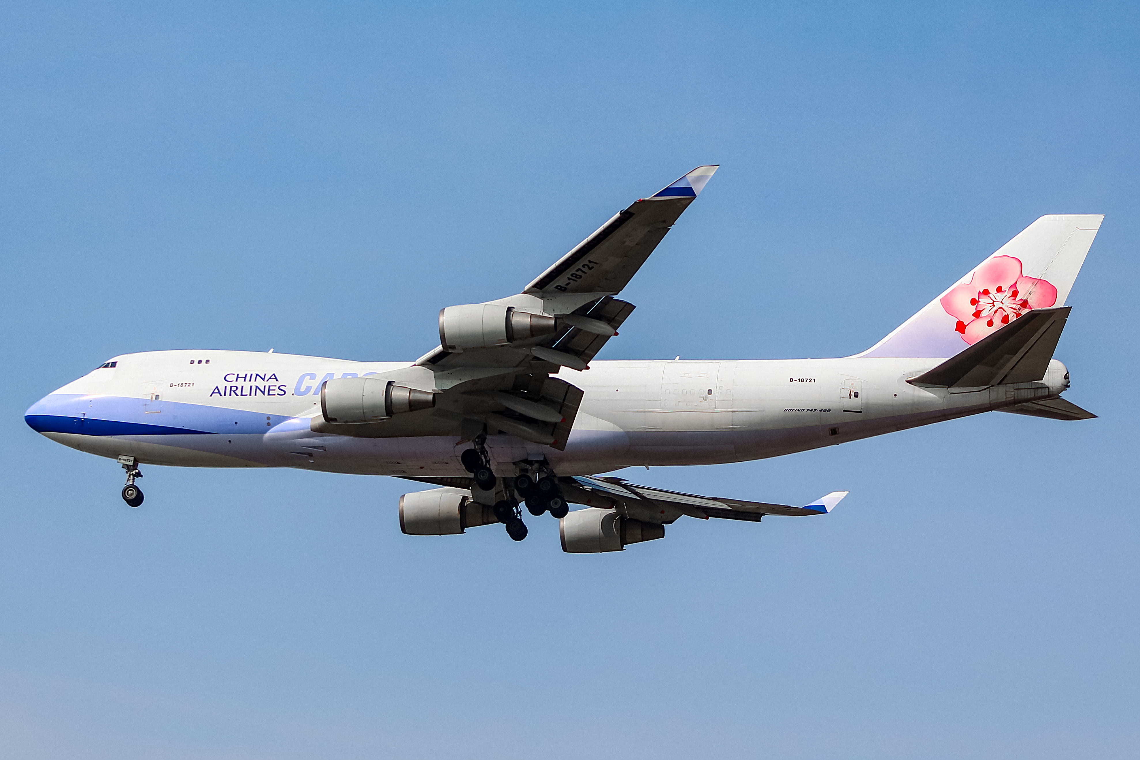 Full size: China Airlines Cargo Boeing 747-400F B-18721 at Chicago O'Hare International Airport
