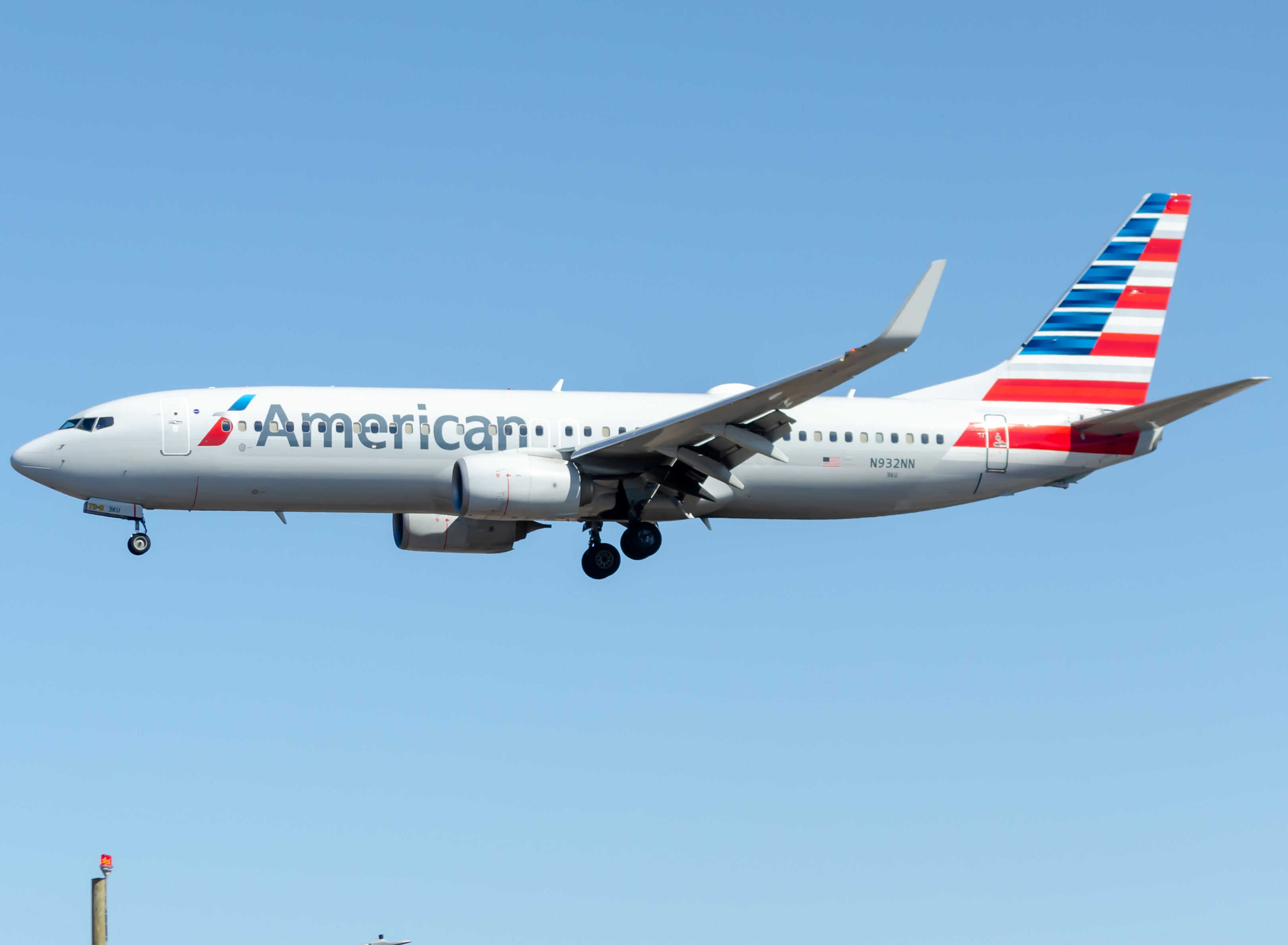 Full size: American Airlines Boeing 737-800 N932NN at Newark Liberty International Airport