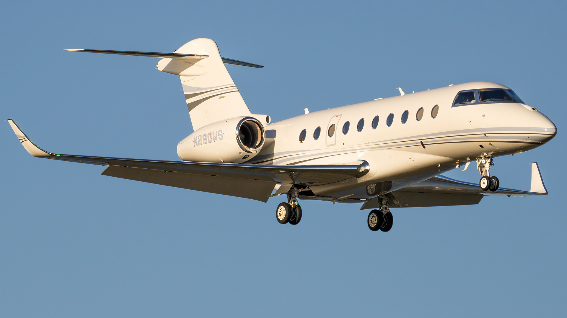 Full size: PRIVATE Gulfstream G280 N280WS at Ronald Reagan National Airport