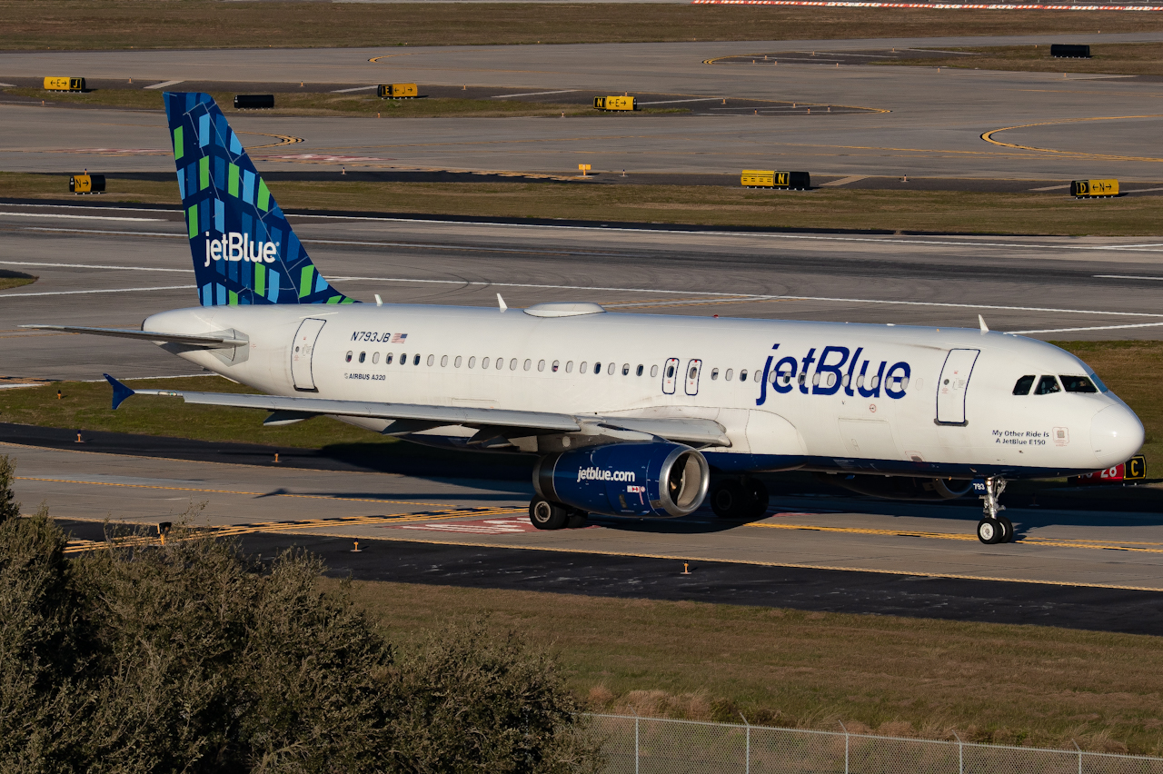 Full size: JetBlue Airways Airbus A320 N793JB at Tampa International Airport