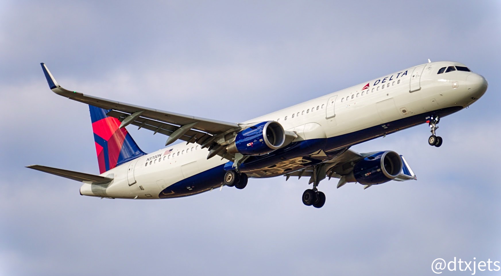 Full size: Delta Airlines Airbus A321-200 N370DN at Dallas-Fort Worth International Airport