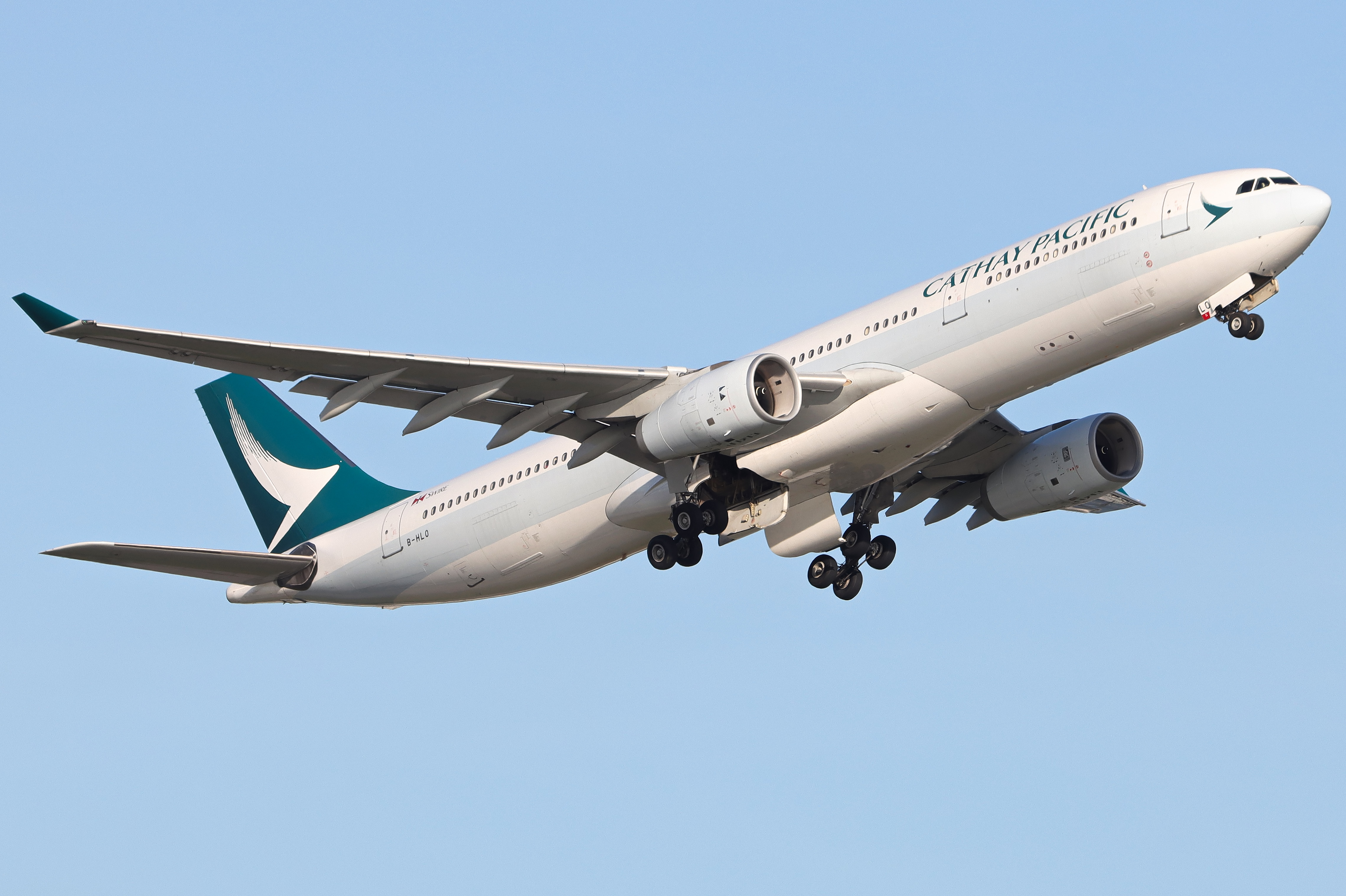 Full size: Cathay Pacific Airbus A330-300 B-HLO at Hong Kong International Airport