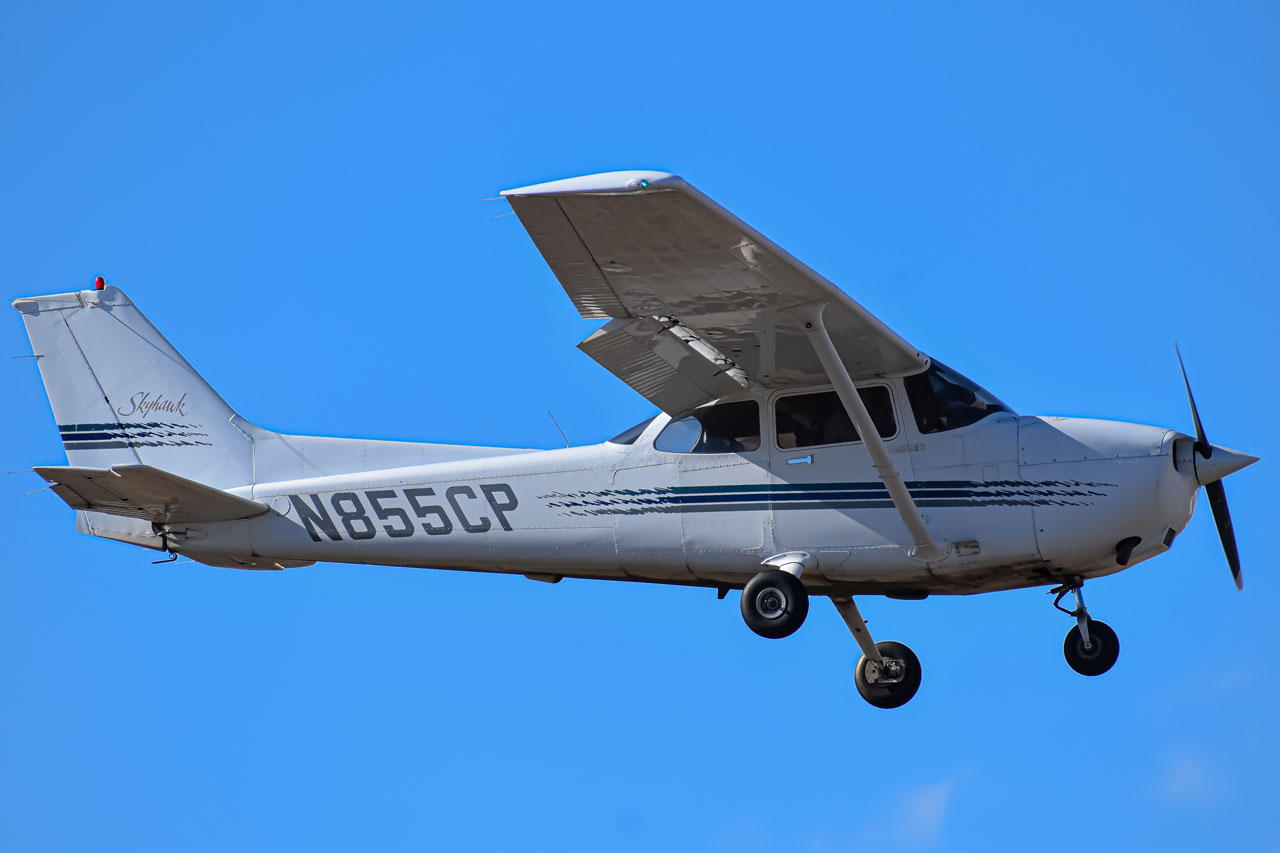 Full size: PRIVATE Cessna 172 N855CP at Vance Brand Airport