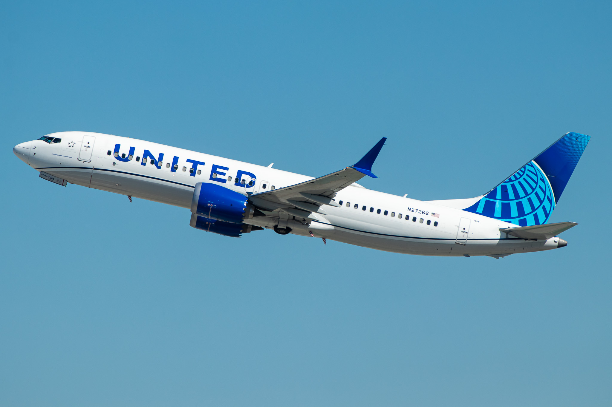 Full size: United Airlines Boeing 737 MAX 8 N27266 at Los Angeles International Airport