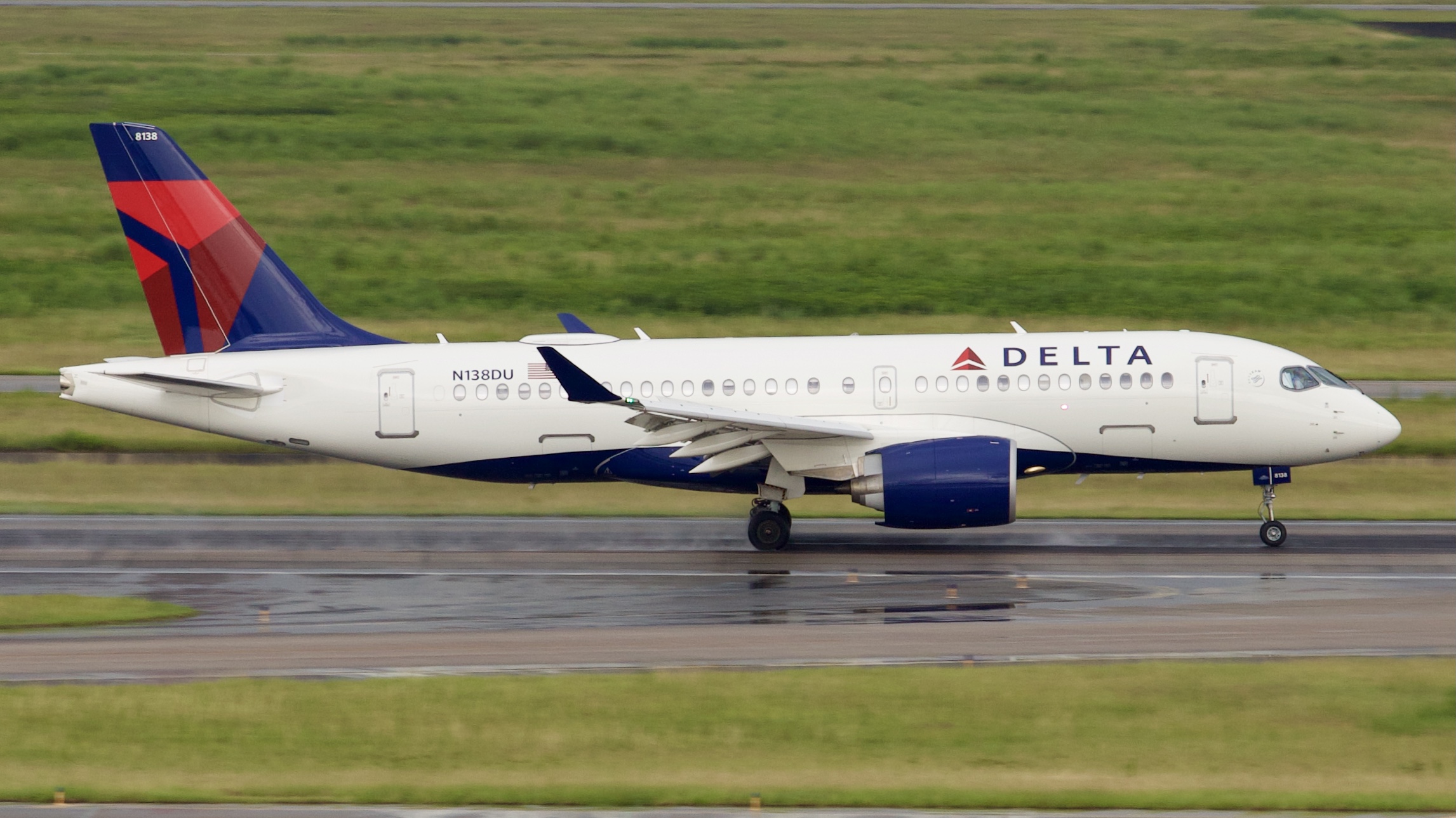 Full size: Delta Airlines Airbus A220-100 N138DU at Houston-George Bush Intercontinental Airport