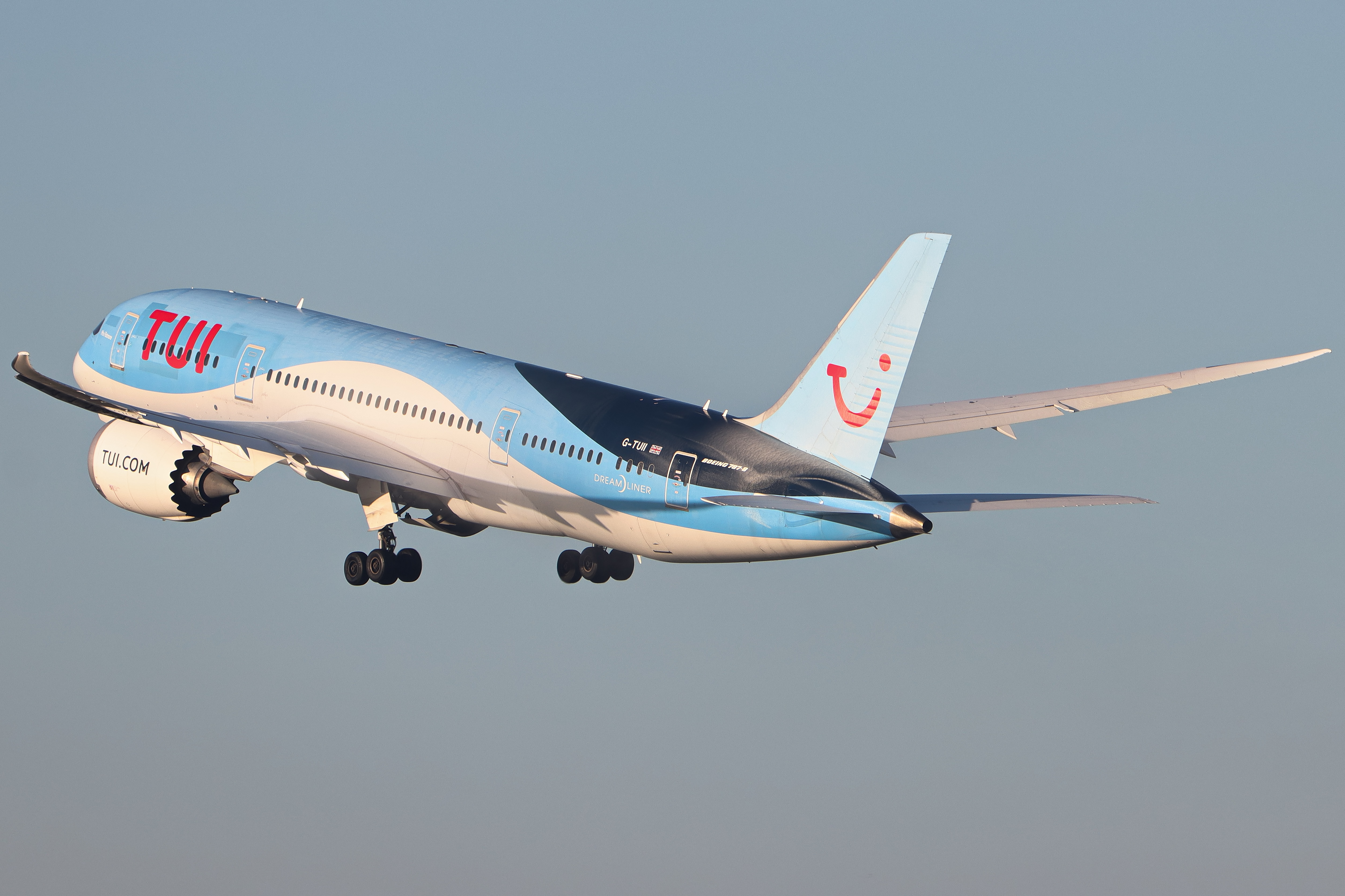 Full size: TUI Fly Boeing 787-8 G-TUII at Manchester Airport