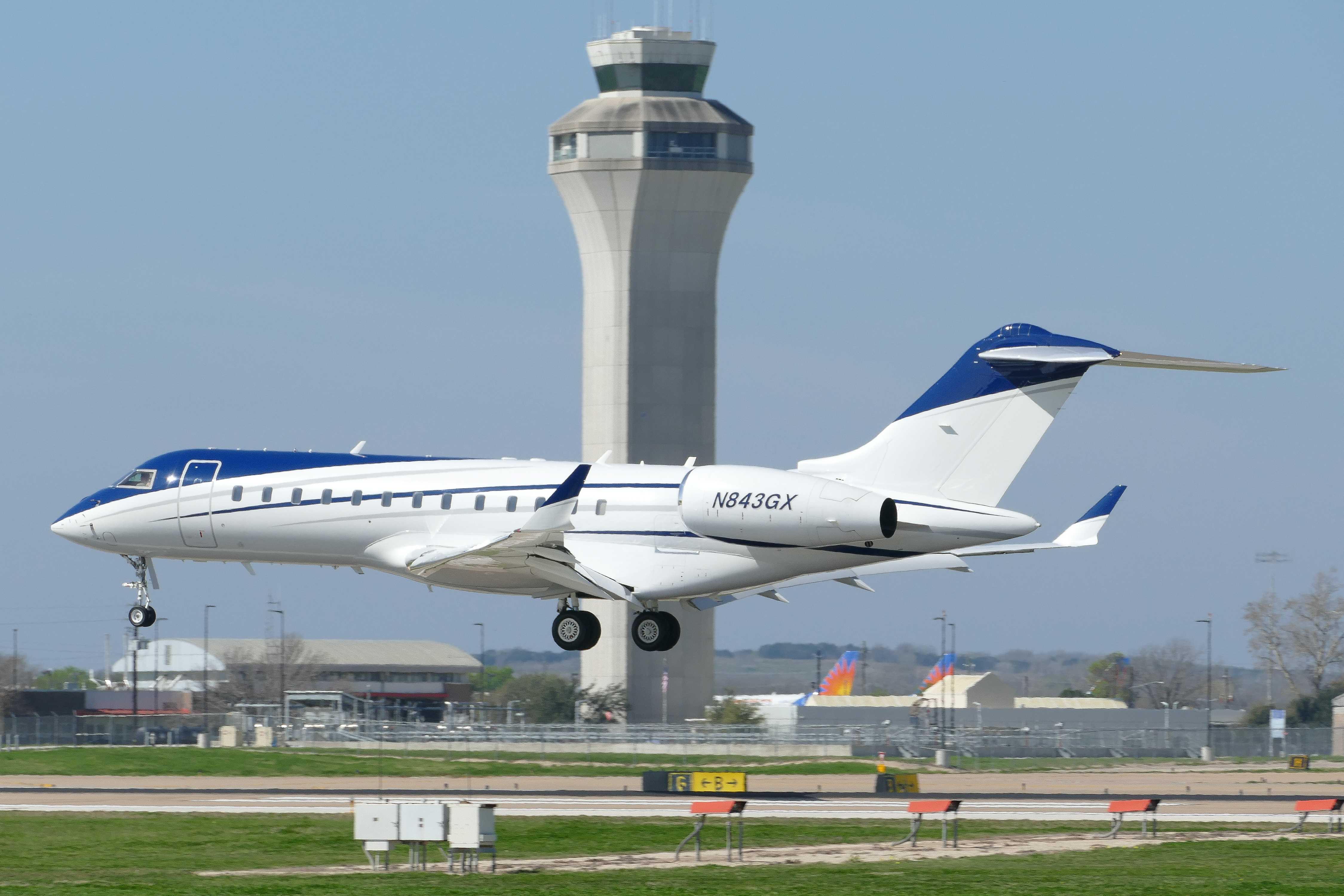 Full size: PRIVATE Bombardier Global Express N843GX at Austin-Bergstrom International Airport