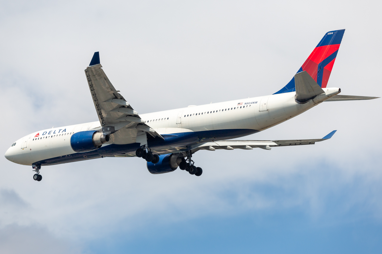 Full size: Delta Airlines Airbus A330-300 N804NW at John F. Kennedy International Airport