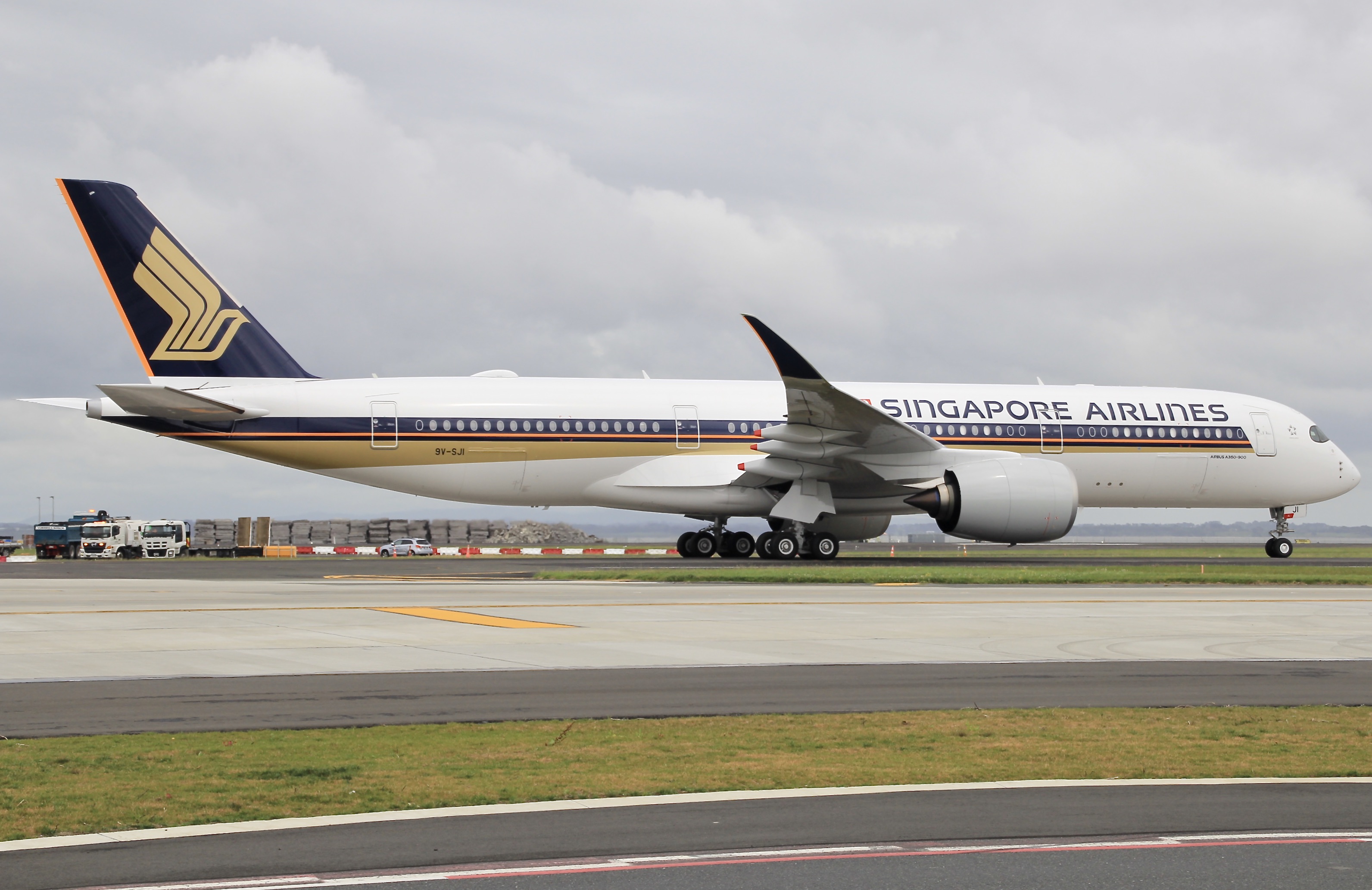 Full size: Singapore Airlines Airbus A350-900 9V-SJI at Auckland International Airport