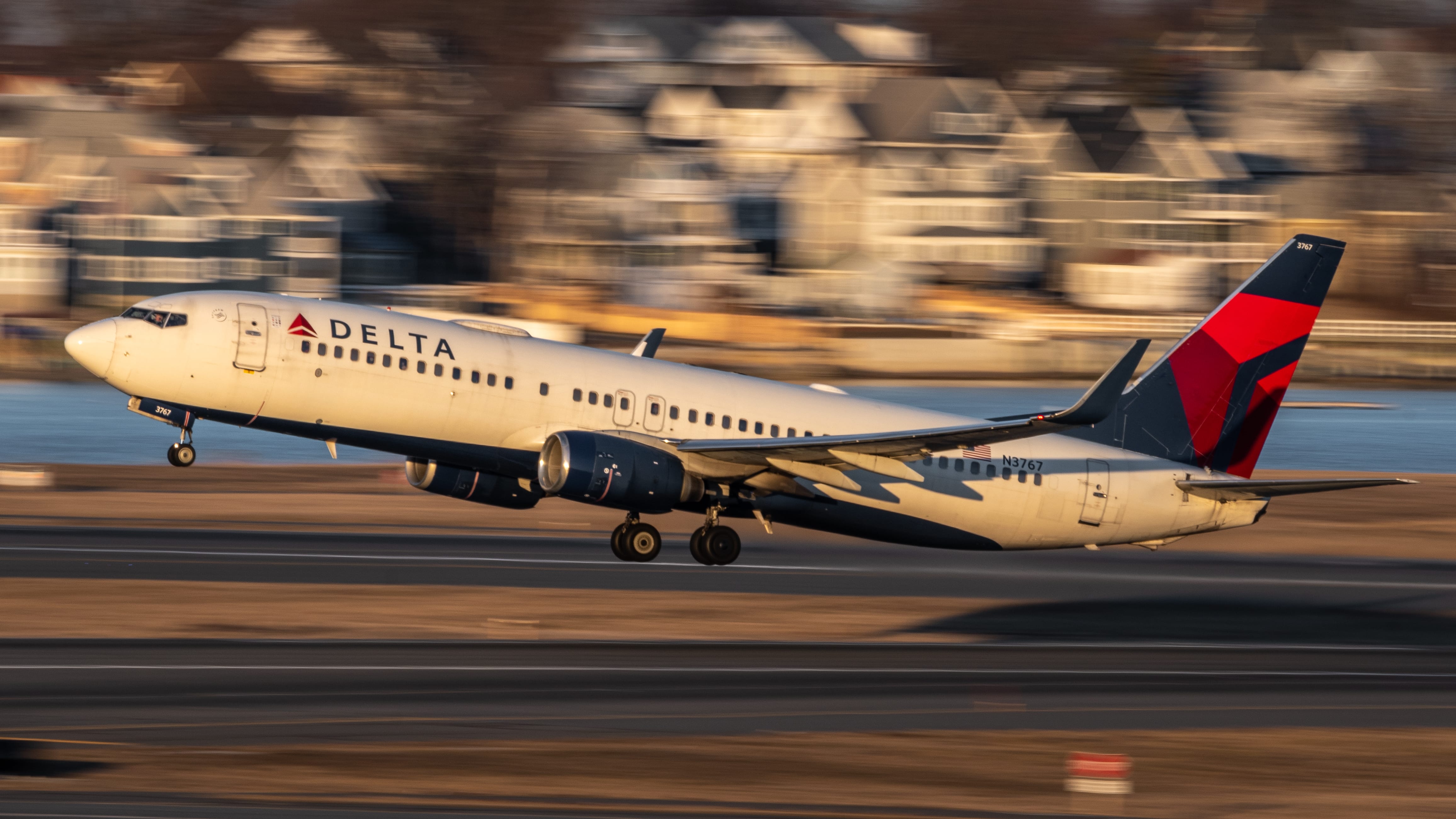 Full size: Delta Airlines Boeing 737-800 N3767 at General Edward Lawrence Logan International Airport