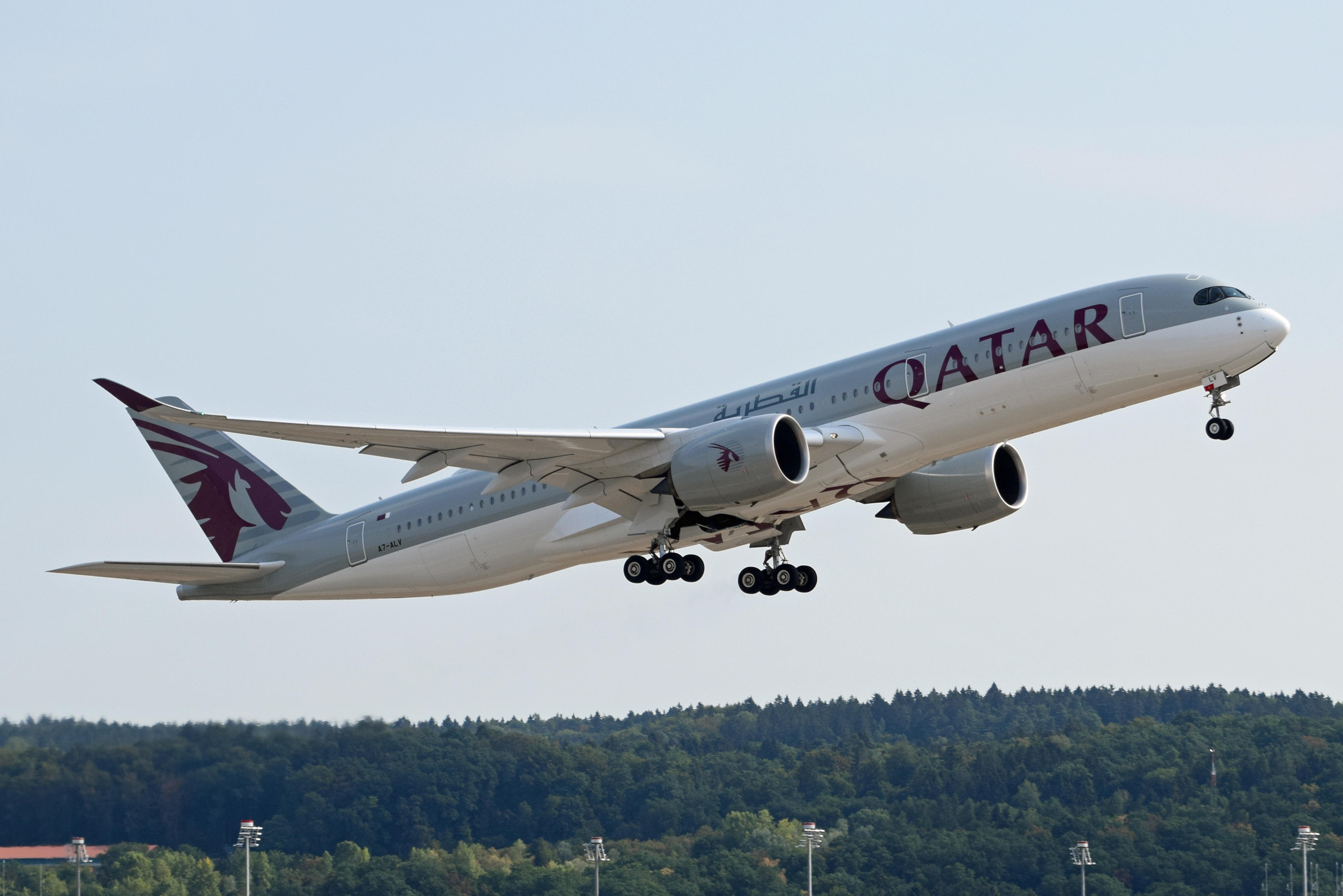 Full size: Qatar Airways Airbus A350-900 A7-ALV at Zurich-Kloten Airport