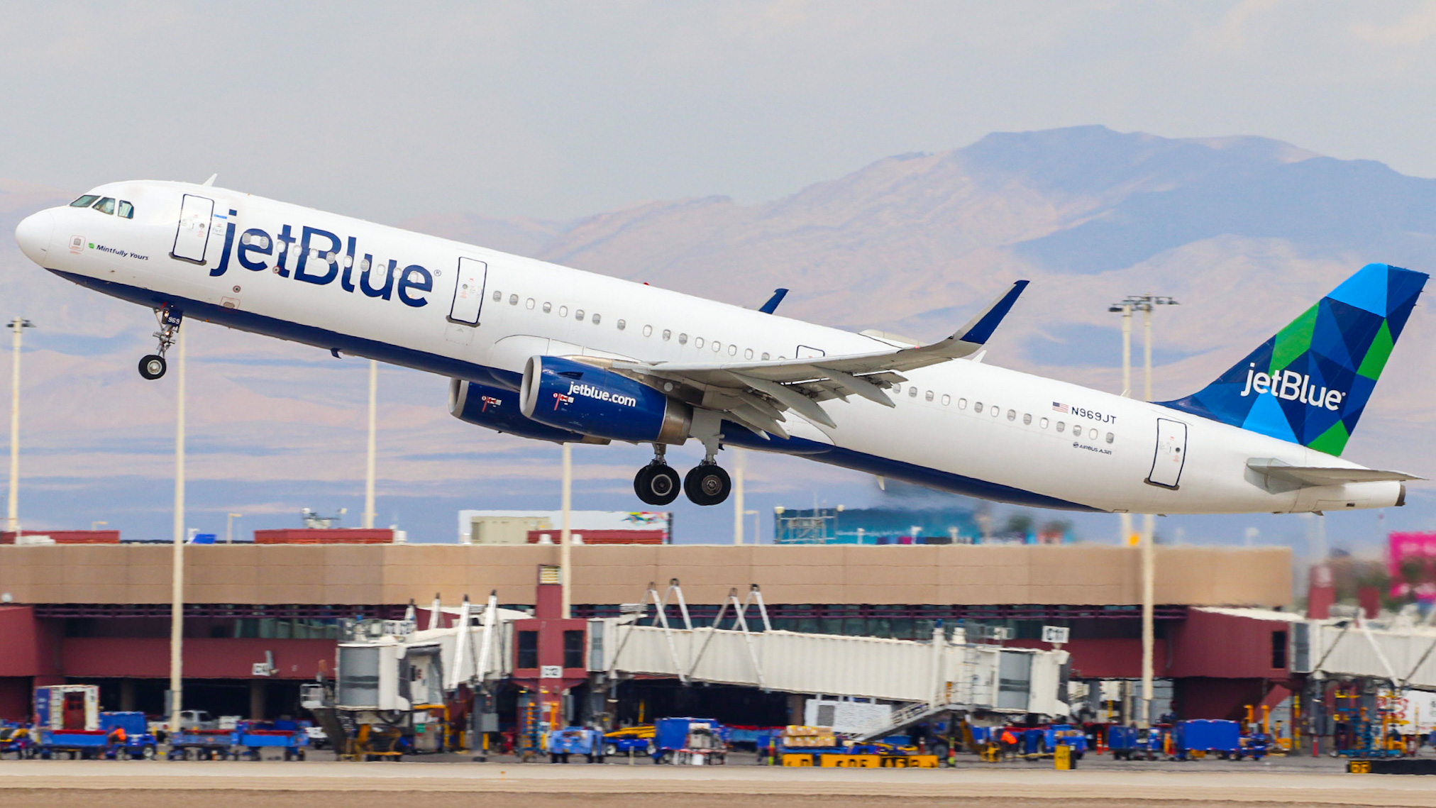 Full size: JetBlue Airways Airbus A321-200 N969JT at Harry Reid International Airport