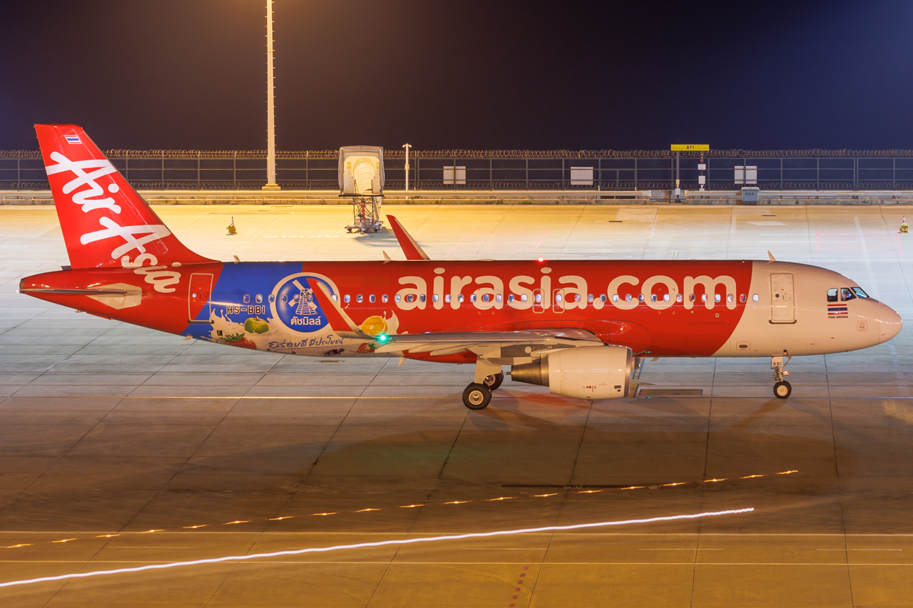Full size: AirAsia Airbus A320 HS-BBI at Macau International Airport