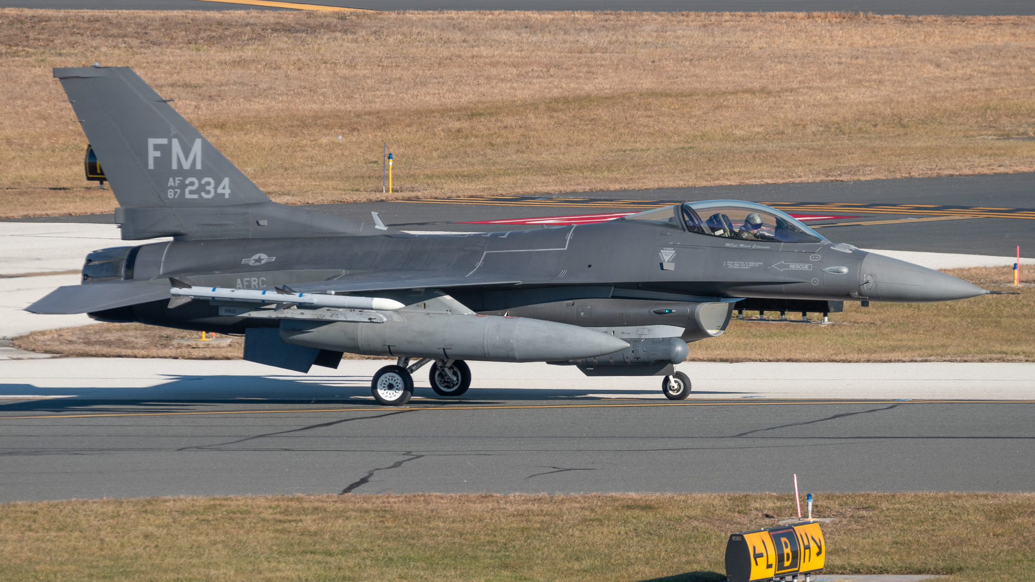 Full size: USAF - United States Air Force General Dynamics F-16 Fighting Falcon 87-0234 at Atlantic City International Airport