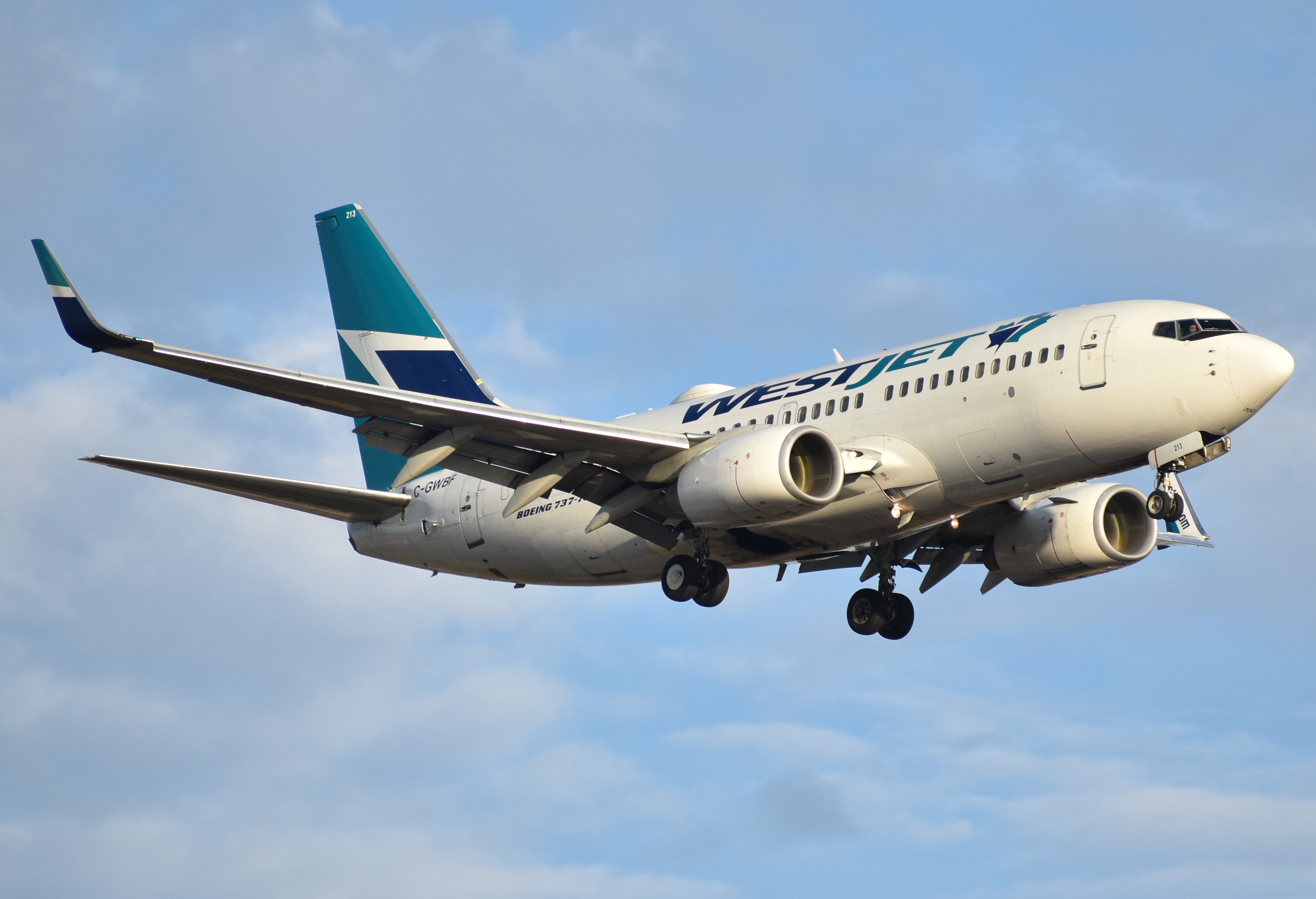 Full size: WestJet Boeing 737-700 C-GWBF at Lester B Pearson International Airport