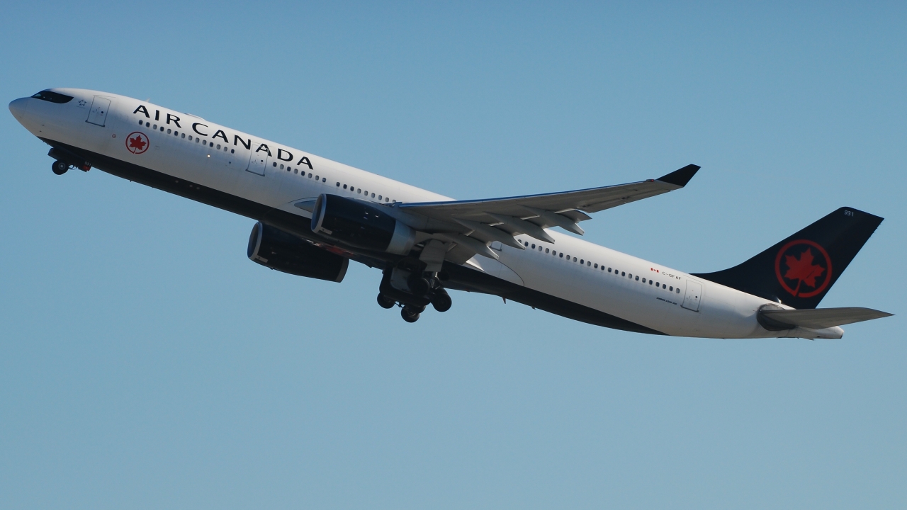 Full size: Air Canada Airbus A330-300 C-GFAF at Los Angeles International Airport