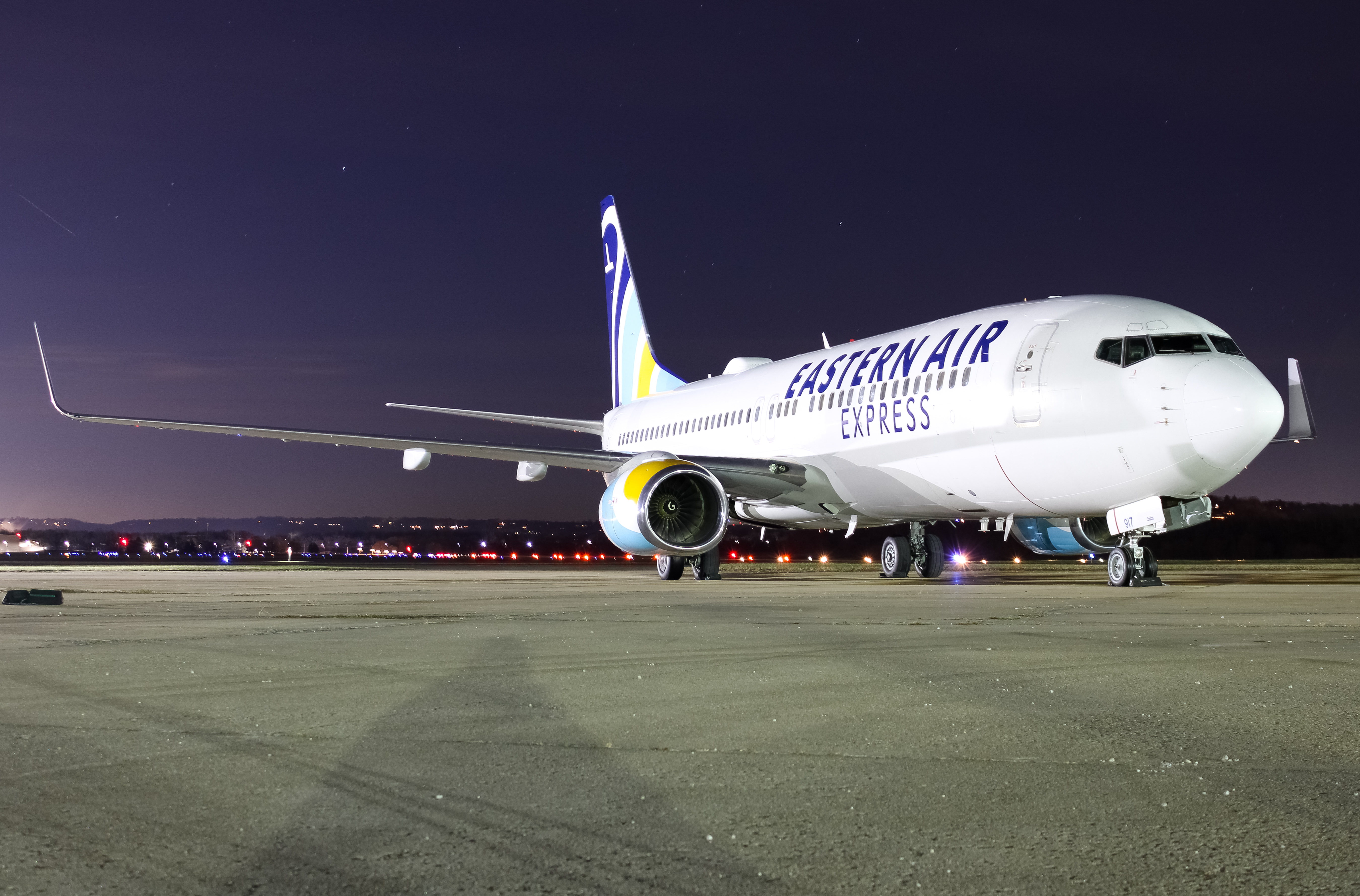 Full size: Eastern Air Express Boeing 737-800 N917XA at Cincinnati Municipal Airport/Lunken Field
