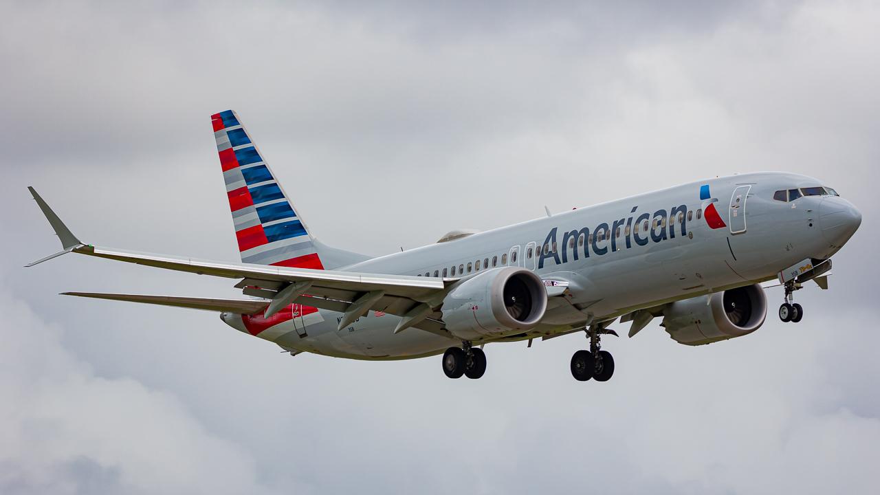 Full size: American Airlines Boeing 737 MAX 8 N303RG at Miami International Airport