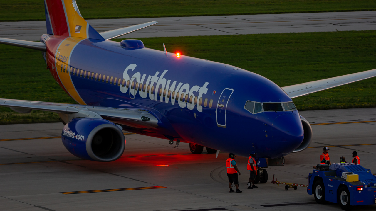 Full size: Southwest Airlines Boeing 737-700 N7888A at John Glenn Columbus International Airport