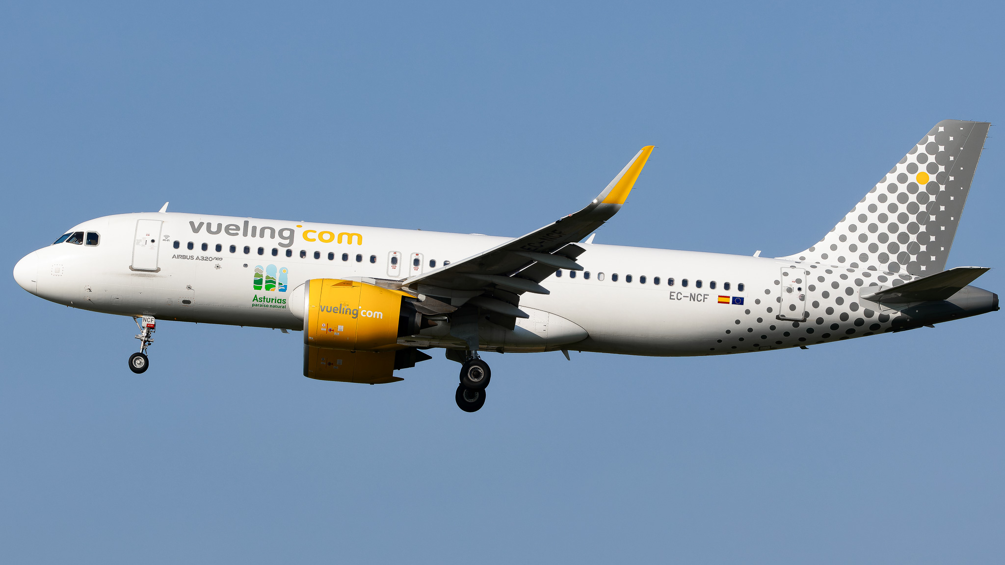 Full size: Vueling Airbus A320NEO EC-NCF at Zurich-Kloten Airport