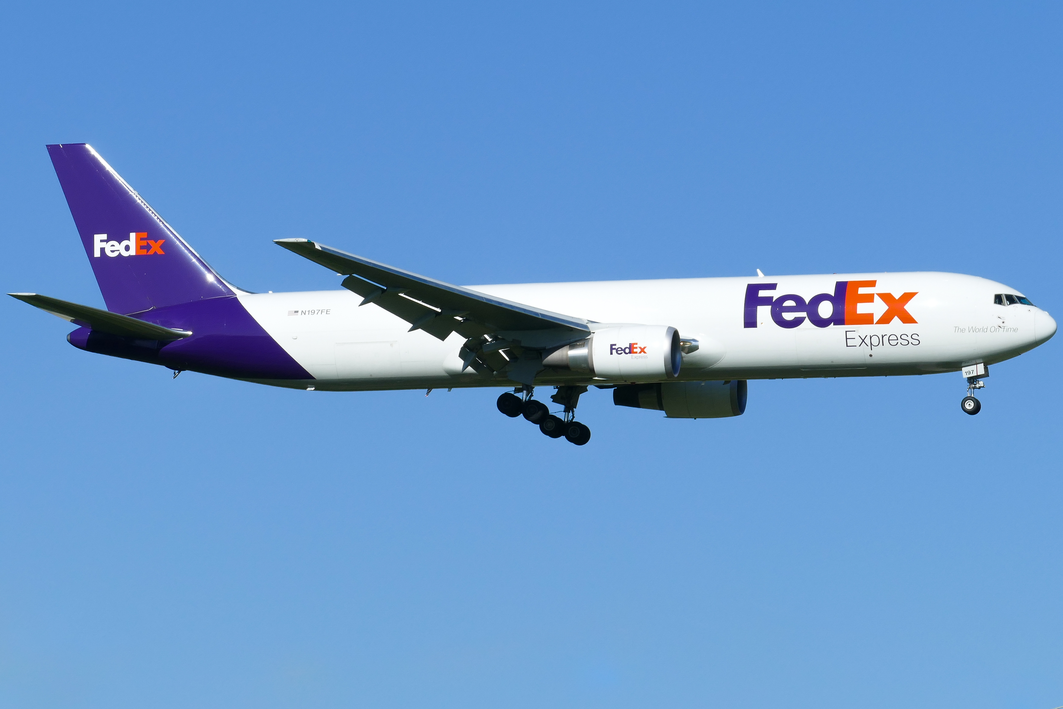 Full size: FedEx Boeing 767-300F N197FE at Austin-Bergstrom International Airport