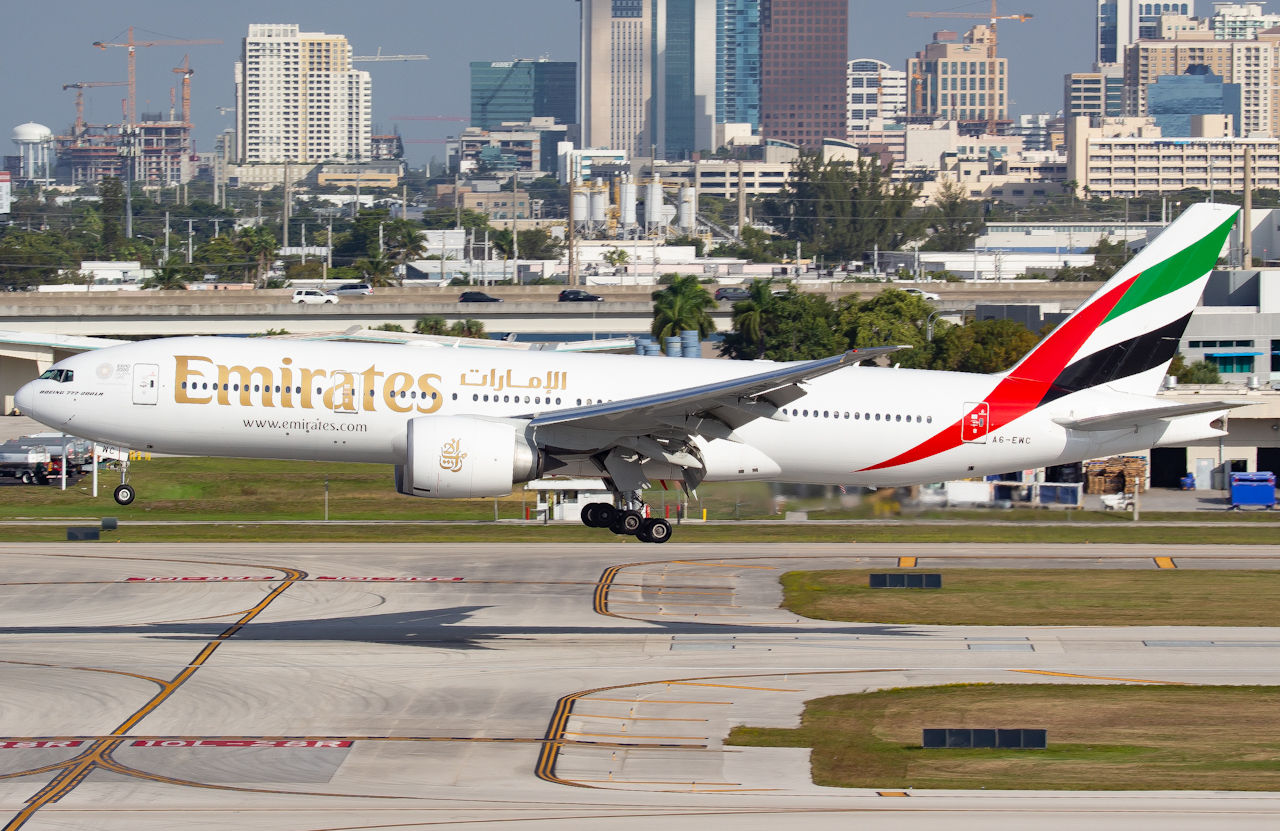 Full size: Emirates Boeing 777-200LR A6-EWC at Fort Lauderdale/Hollywood International Airport