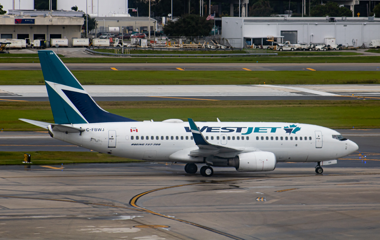 Full size: WestJet Boeing 737-7CT C-FBWJ at Fort Lauderdale/Hollywood International Airport