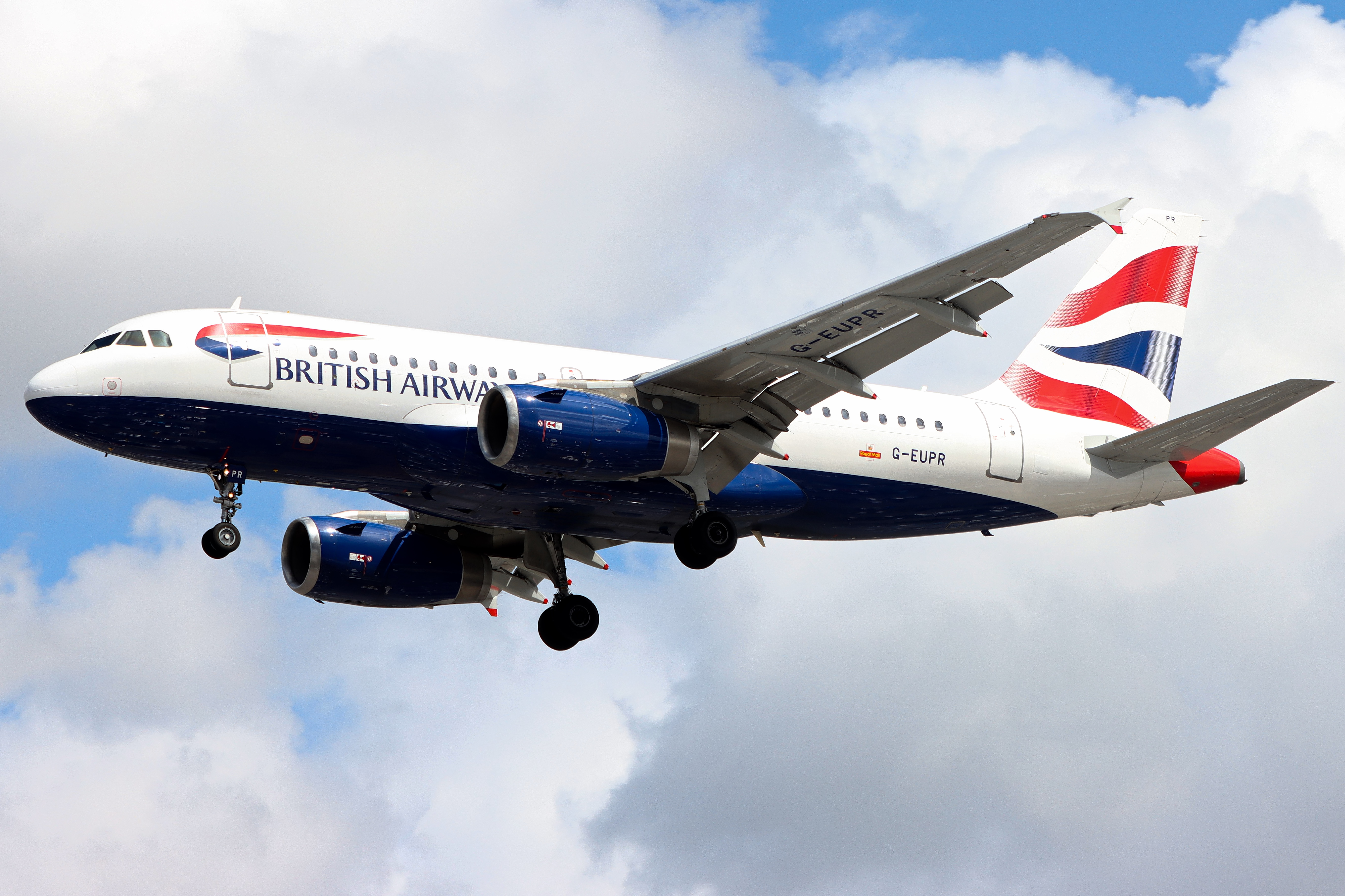 Full size: British Airways Airbus A319 G-EUPR at London Heathrow International Airport