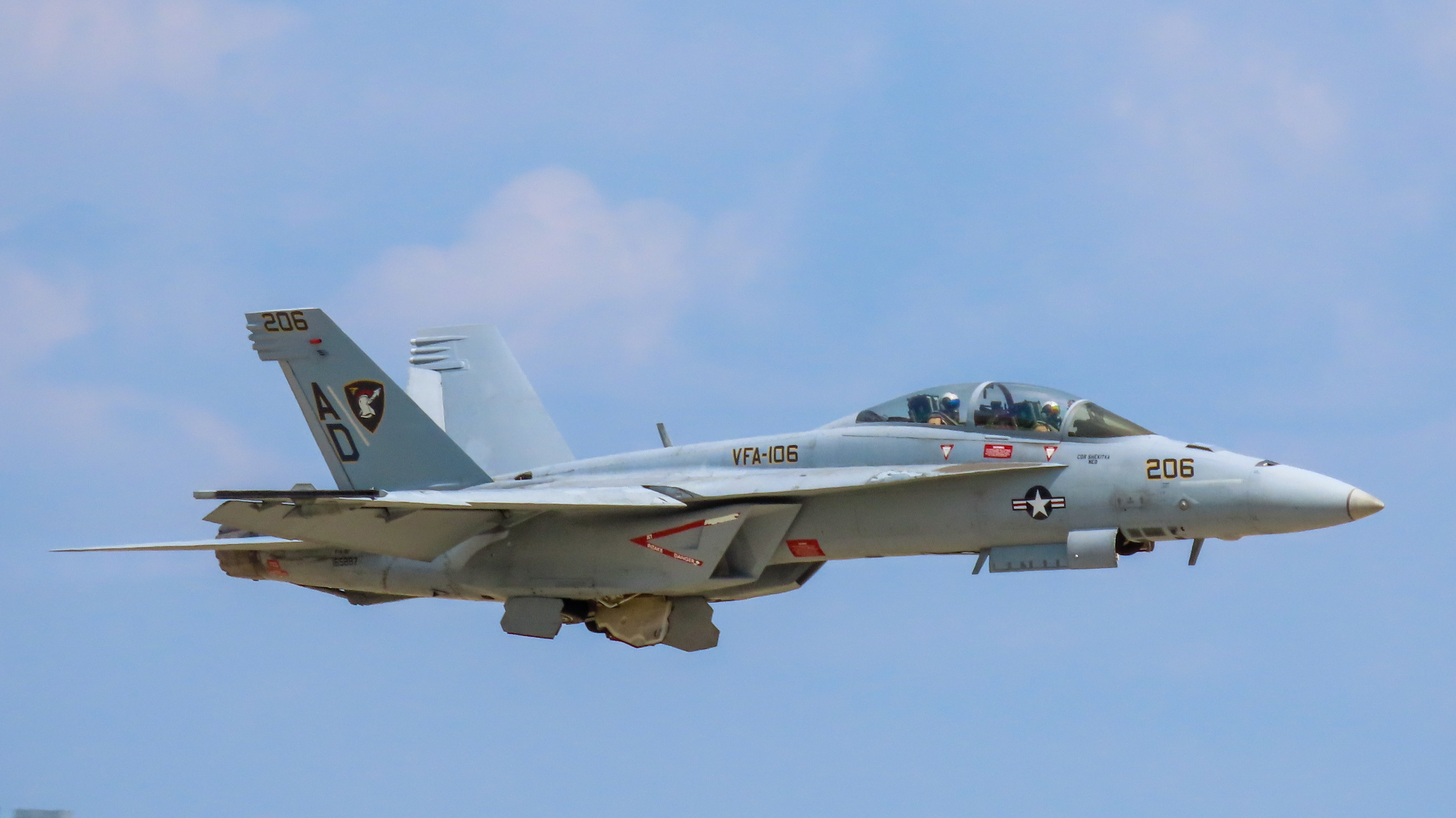Full size: US Navy Boeing F/A-18E/F Super Hornet 165887 at Wittman Regional Airport