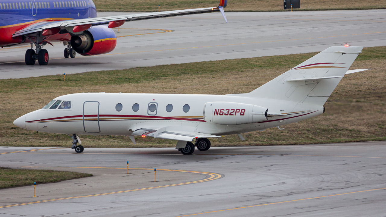 Full size: PRIVATE Dassault Falcon 20 N632PB at John Glenn Columbus International Airport