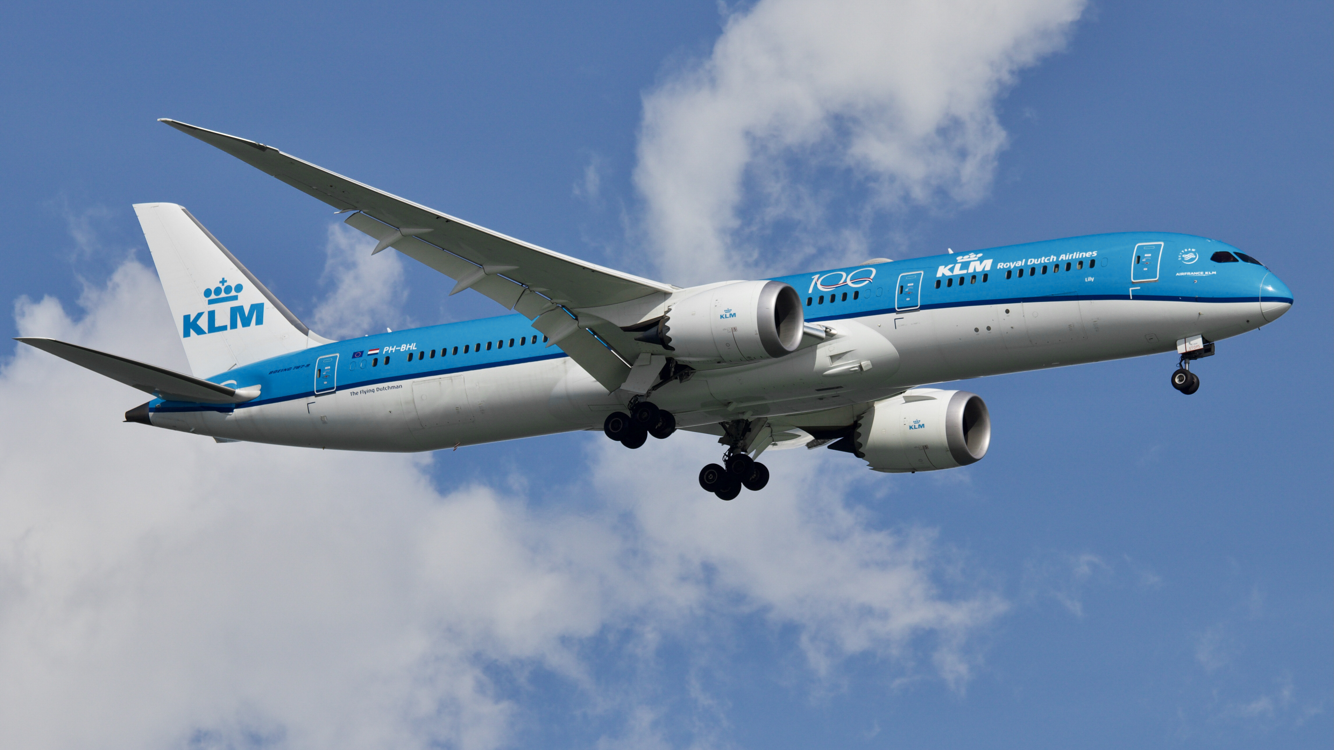 Full size: KLM Boeing 787-9 PH-BHL at Singapore-Changi Airport
