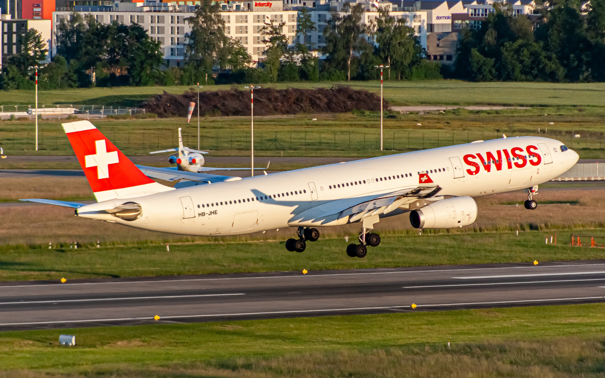 Full size: Swiss International Air Lines Airbus A330-300 HB-JHE at Zurich-Kloten Airport