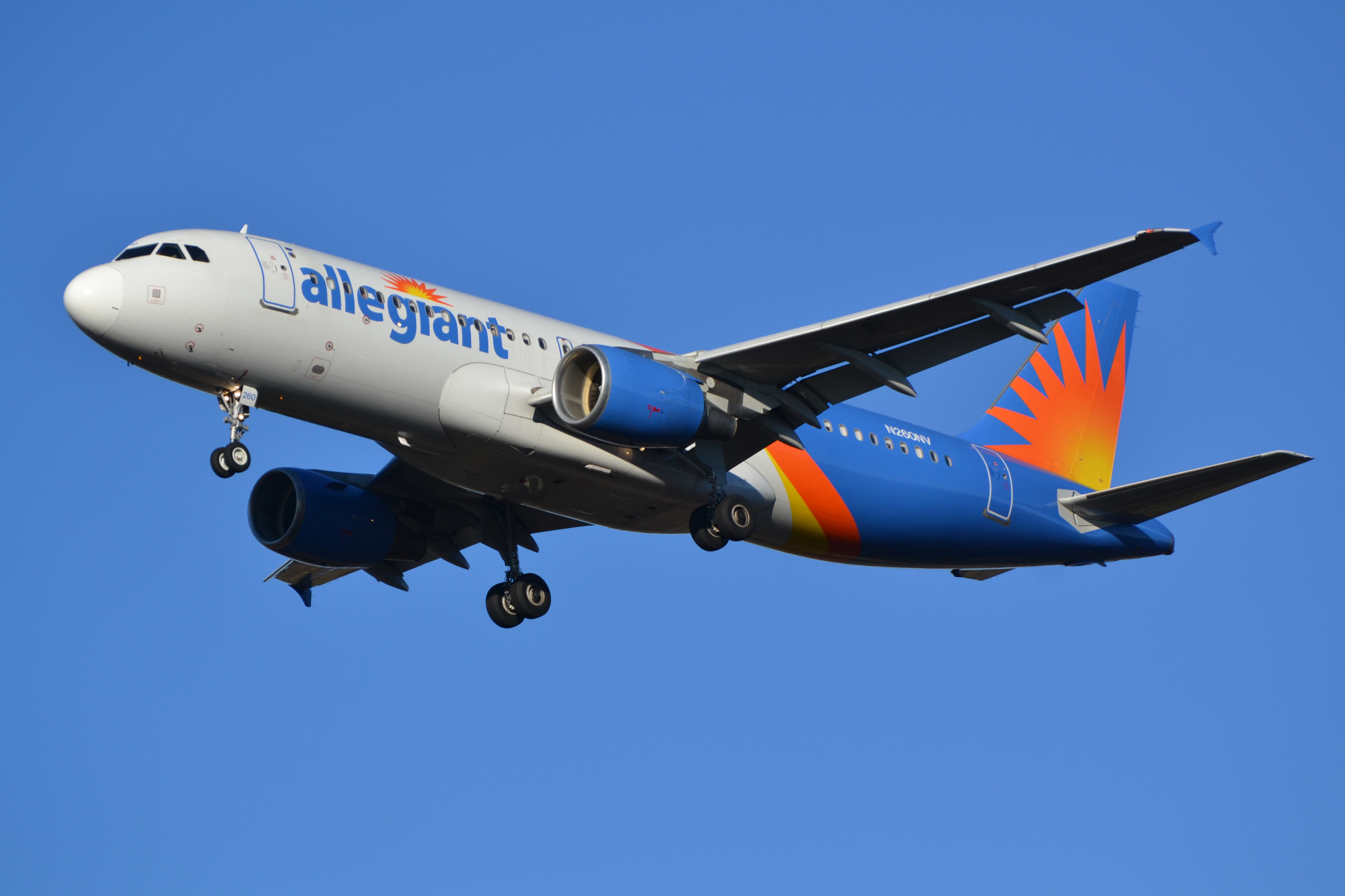 Full size: Allegiant Air Airbus A320 N260NV at Pittsburgh International Airport