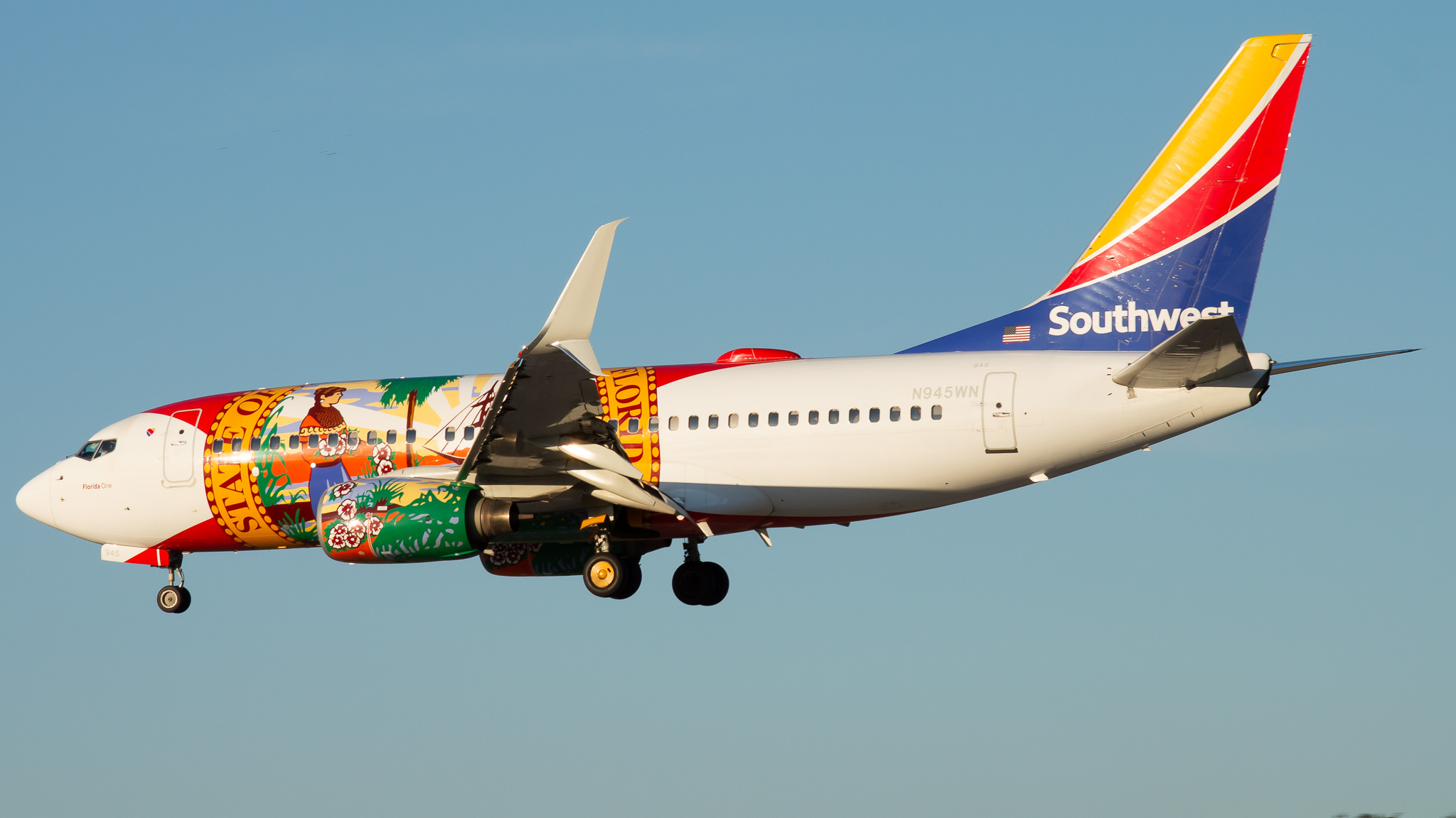 Full size: Southwest Airlines  Boeing 737-700 N945WN at Baltimore/Washington International Thurgood Marshall Airport