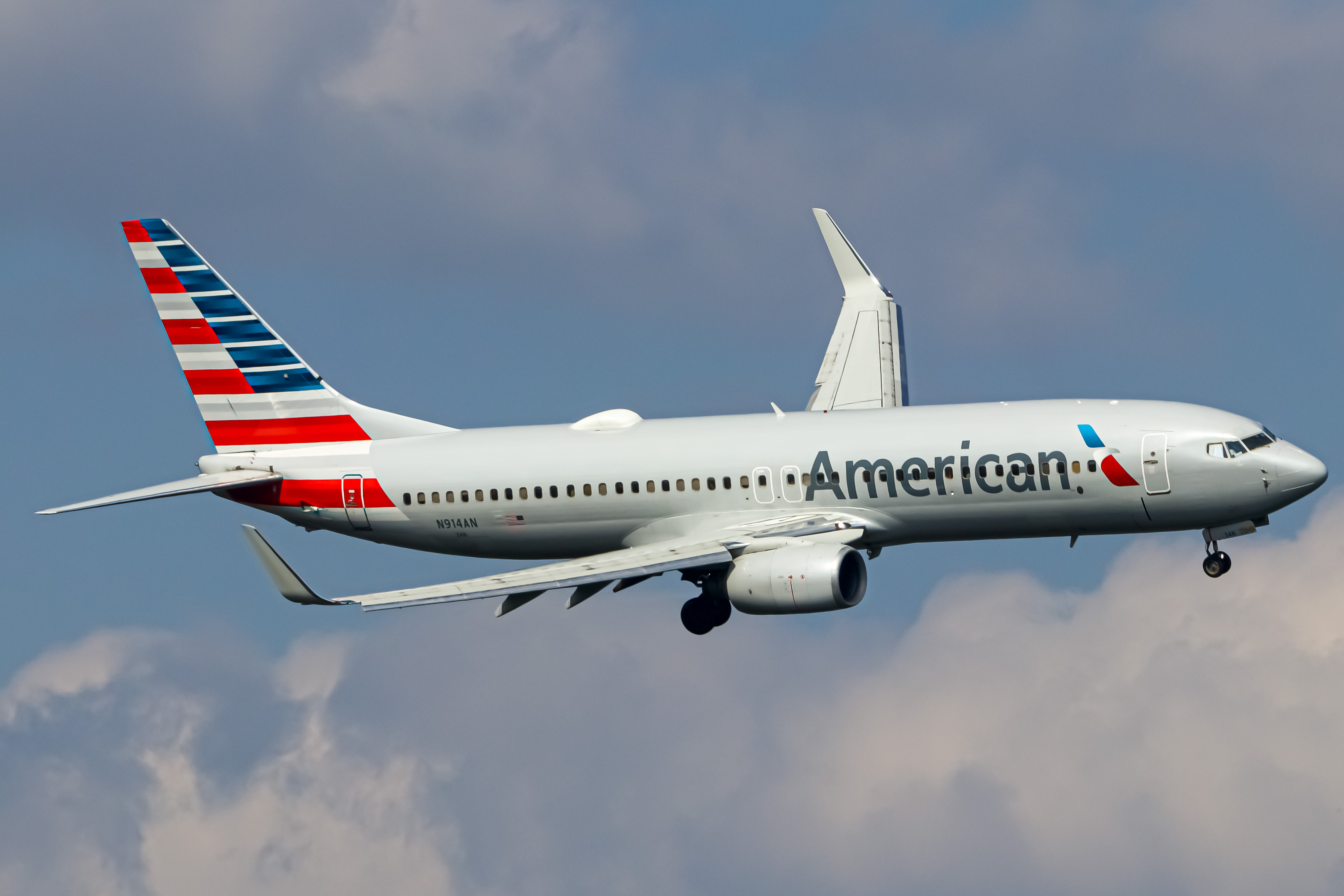 Full size: American Airlines Boeing 737-800 N914AN at Ronald Reagan National Airport