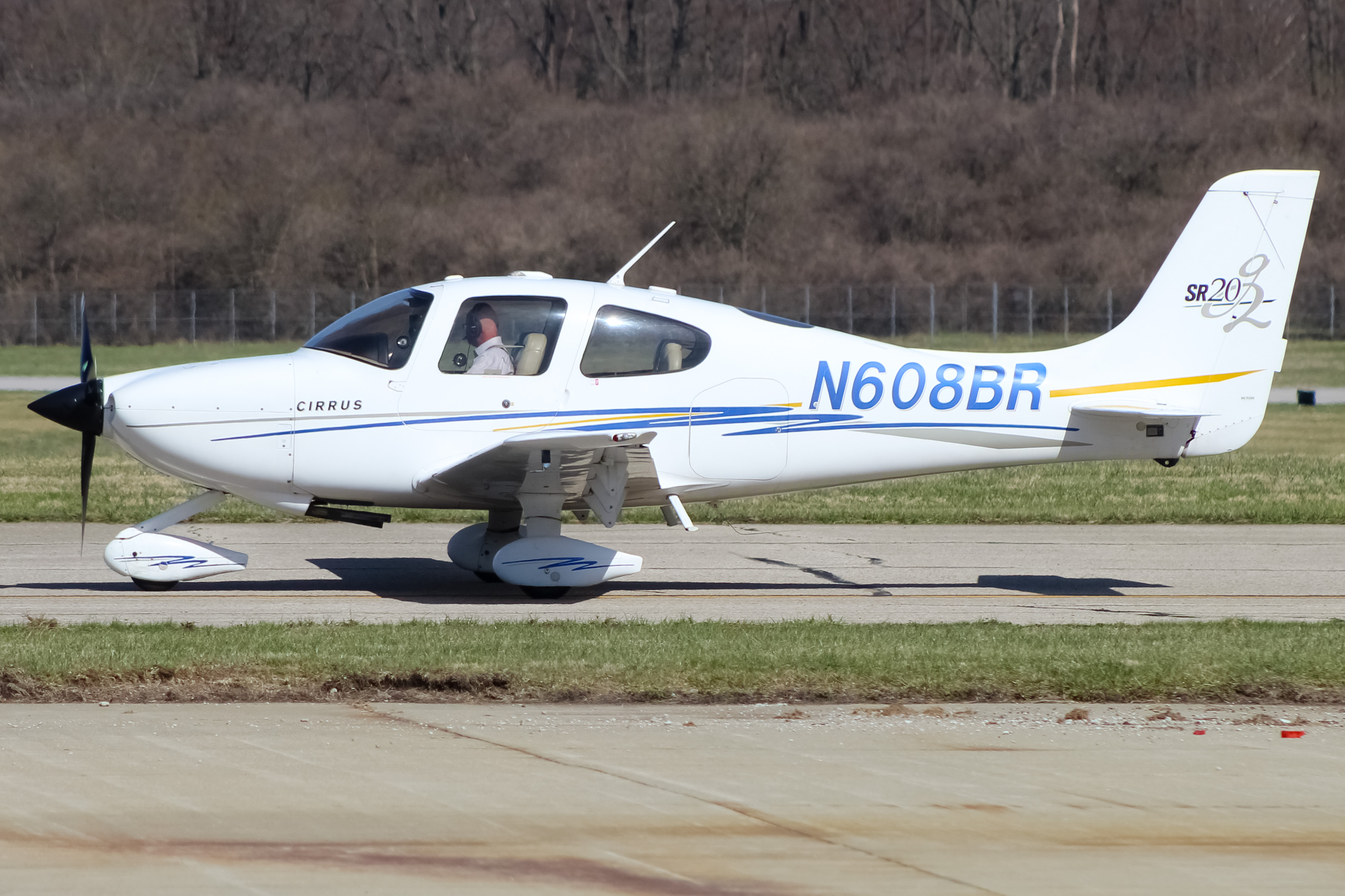 Full size: PRIVATE Cirrus SR20 N608BR at Cincinnati Municipal Airport/Lunken Field