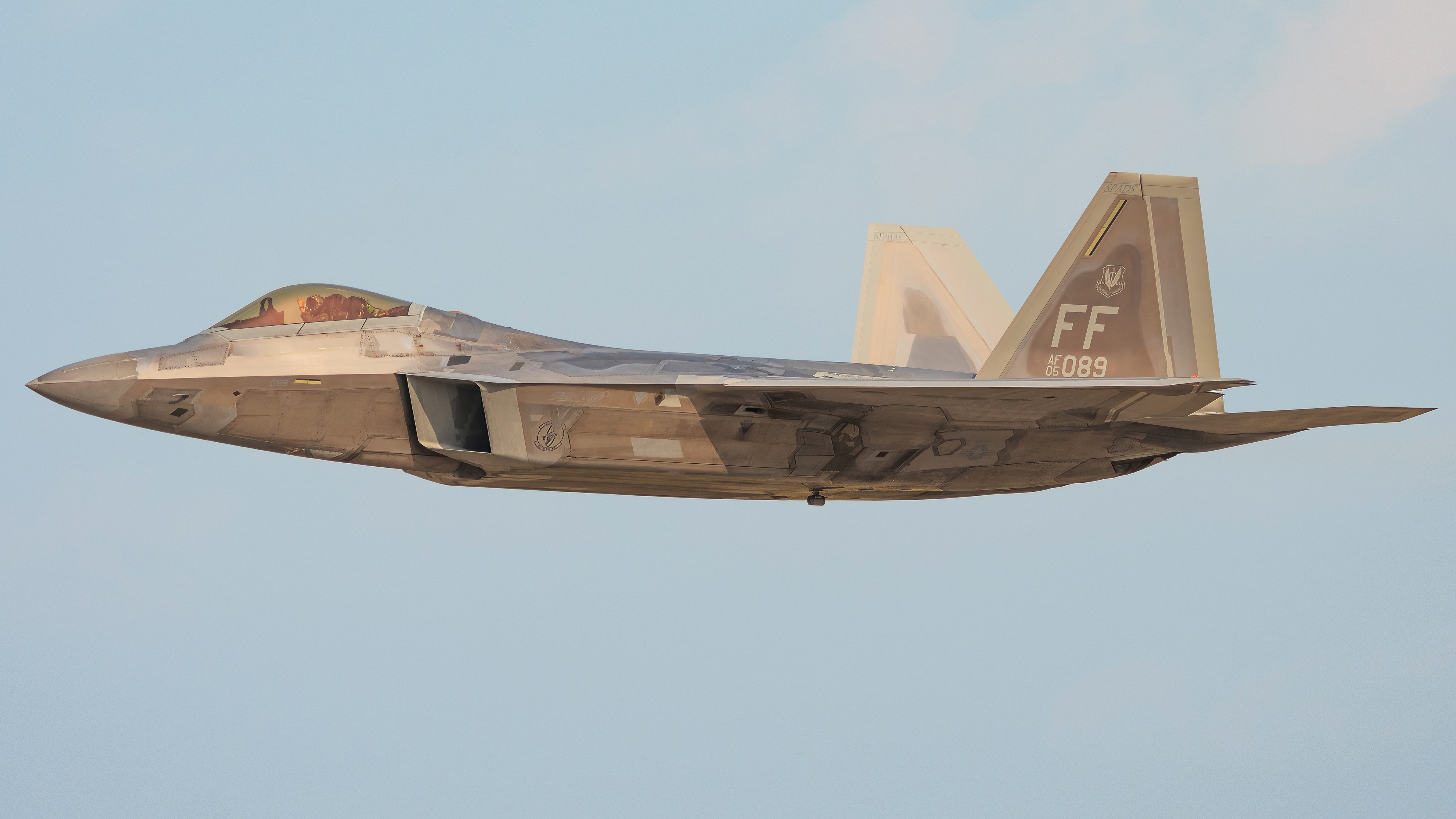 Full size: USAF - United States Air Force Lockheed Martin F-22A Raptor 05-4089 at Wittman Regional Airport