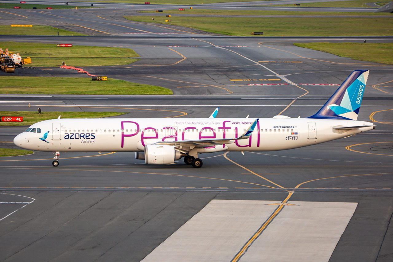 Full size: Azores Airlines Airbus A321NEO CS-TSJ at General Edward Lawrence Logan International Airport