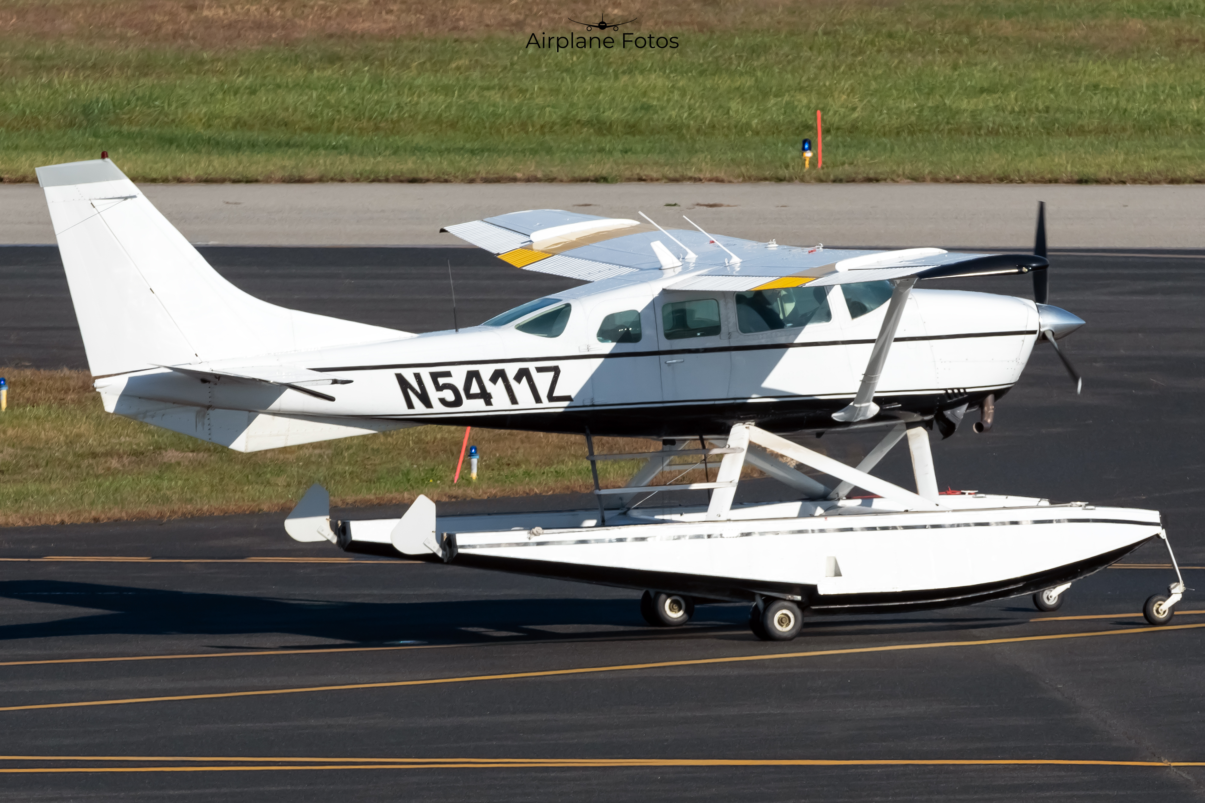 Full size: PRIVATE Cessna 206 Stationair  N5411Z at Atlantic City International Airport