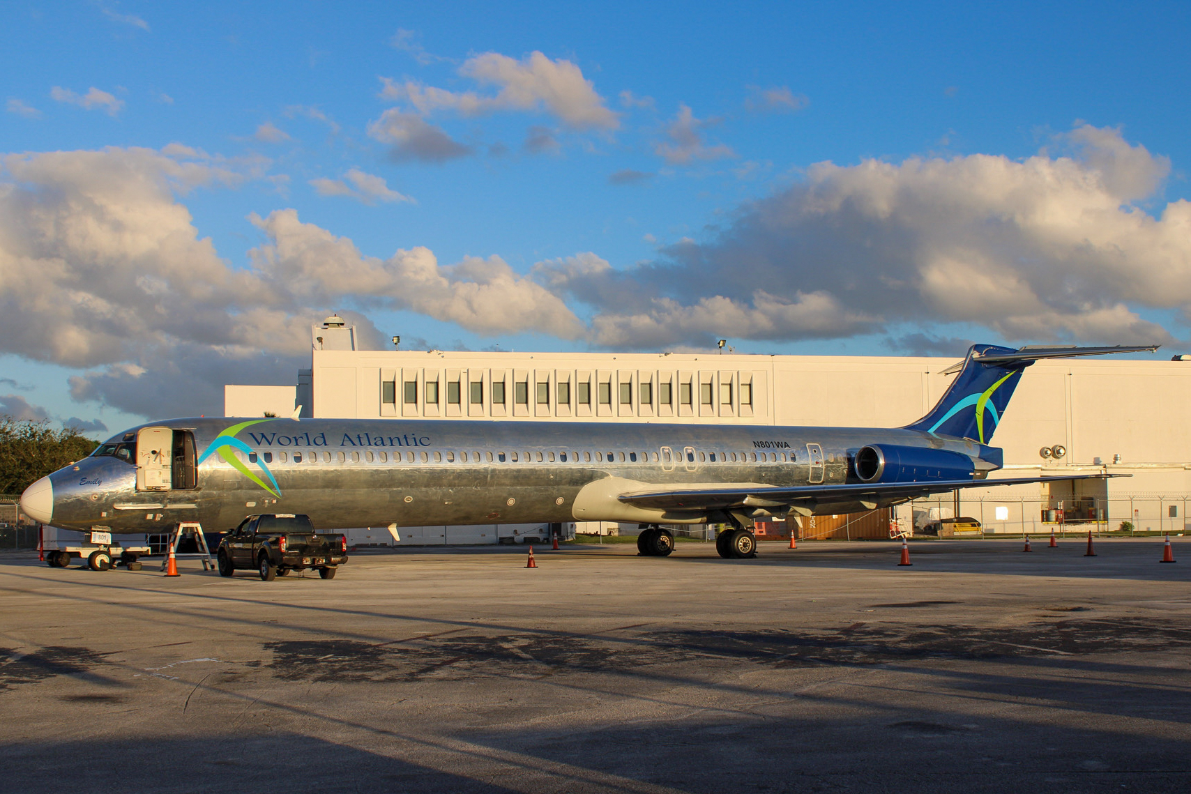 Full size: World Atlantic Airlines McDonnell Douglas MD-83 N801WA at Miami International Airport