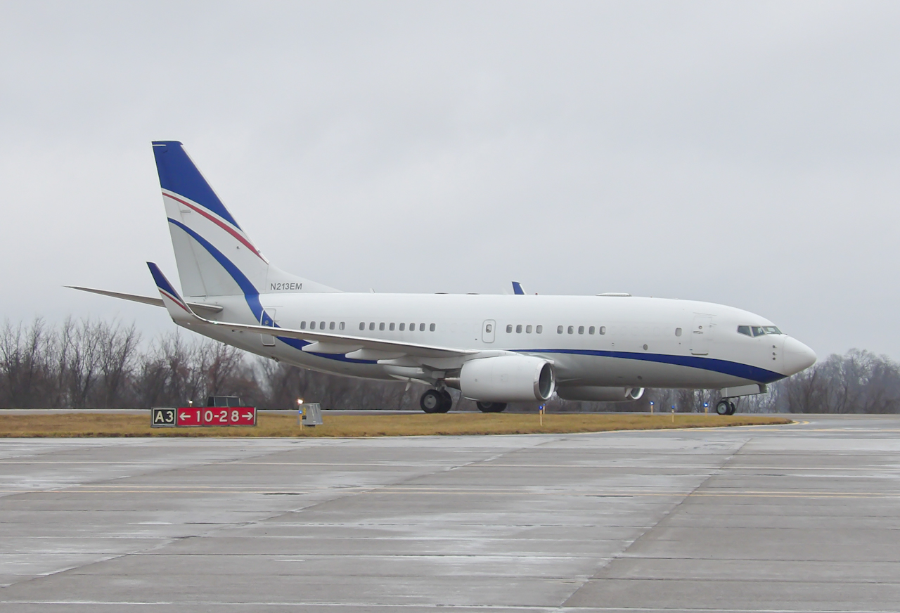 Full size: Private  Boeing 737-700BBJ N213EM at Pittsburgh Allegheny County Airport