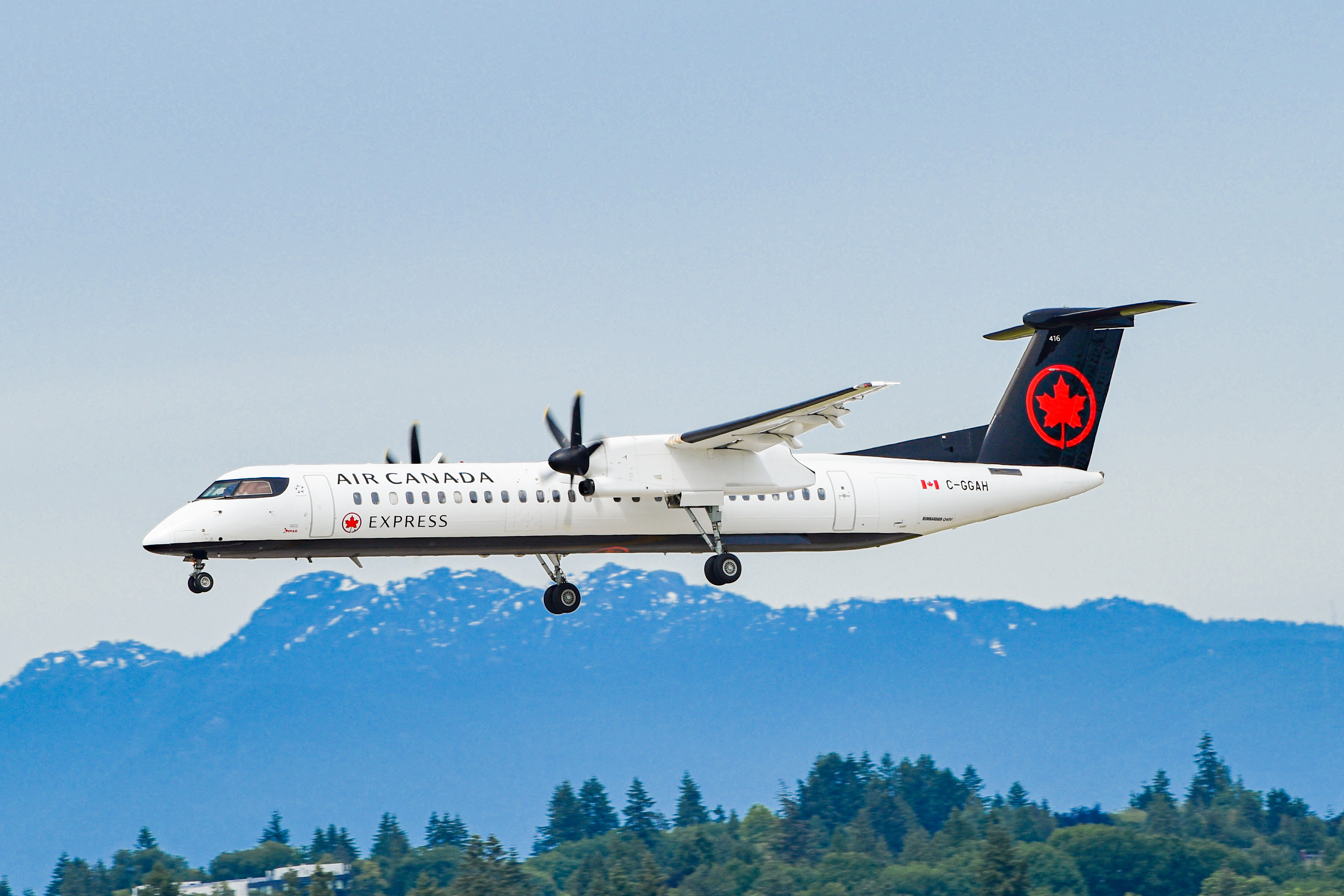 Full size: Air Canada Express De Havilland DHC-8 C-ggah  at Vancouver International Airport