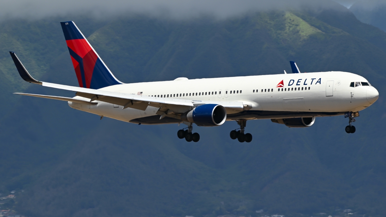 Full size: Delta Airlines Boeing 767-300ER N171DN at Kahului Airport