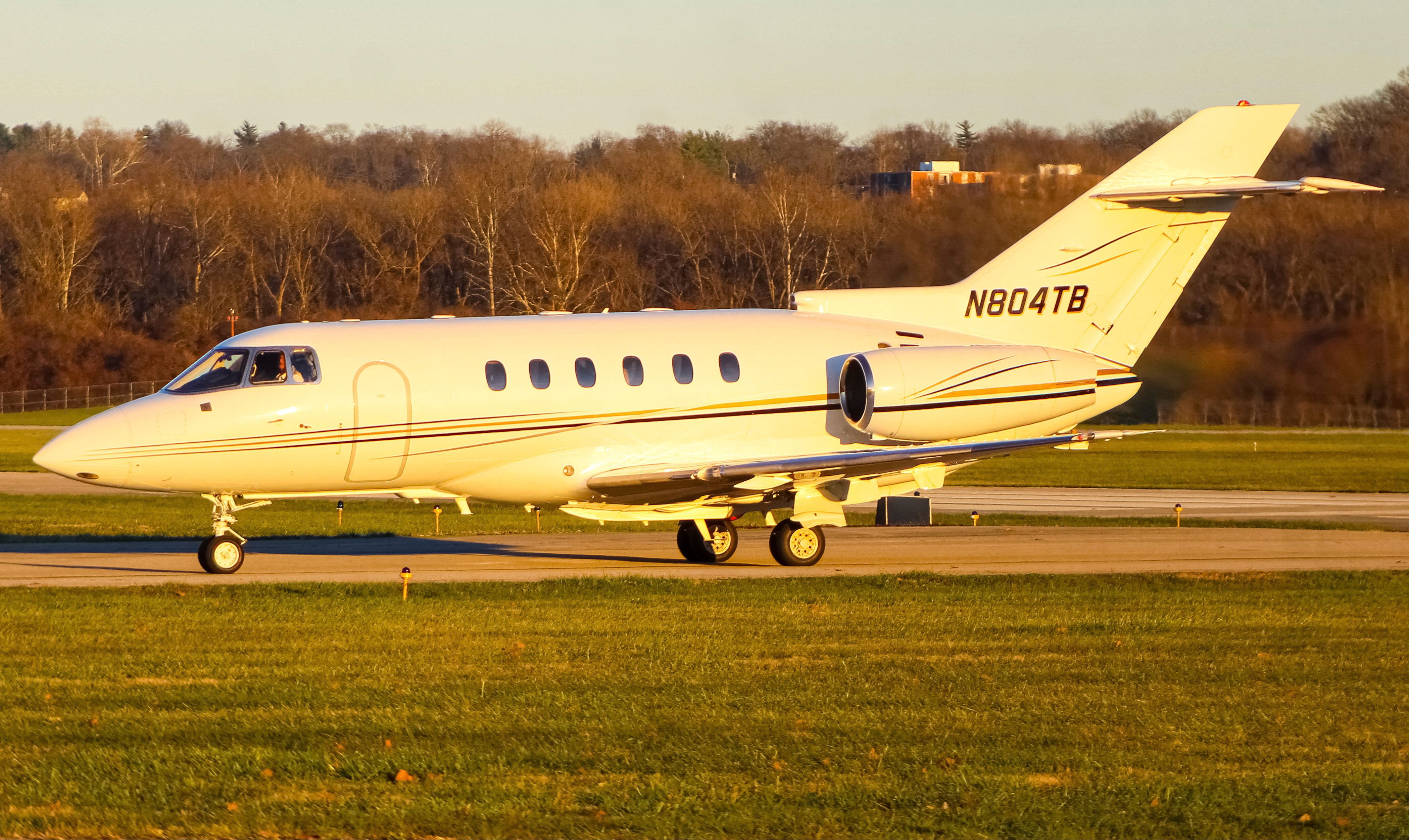 Full size: PRIVATE  Beechcraft Hawker 850XP N804TB at Cincinnati Municipal Airport/Lunken Field